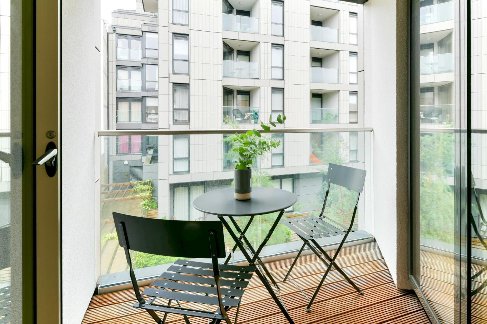 Clapham South 1 *