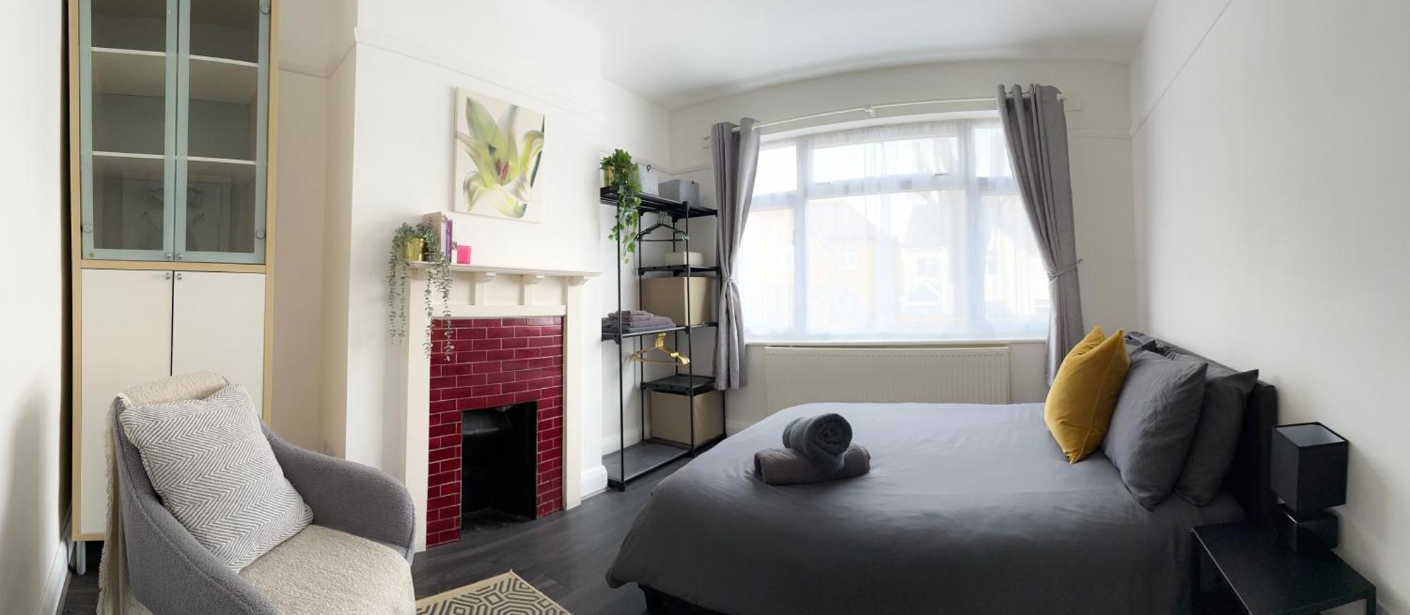 Modern Four Bedroom Semi-detached House With Off Street Parking 8 Min Drive To Wembley Stadium, 5 Miles To Сasa de vacaciones Londres