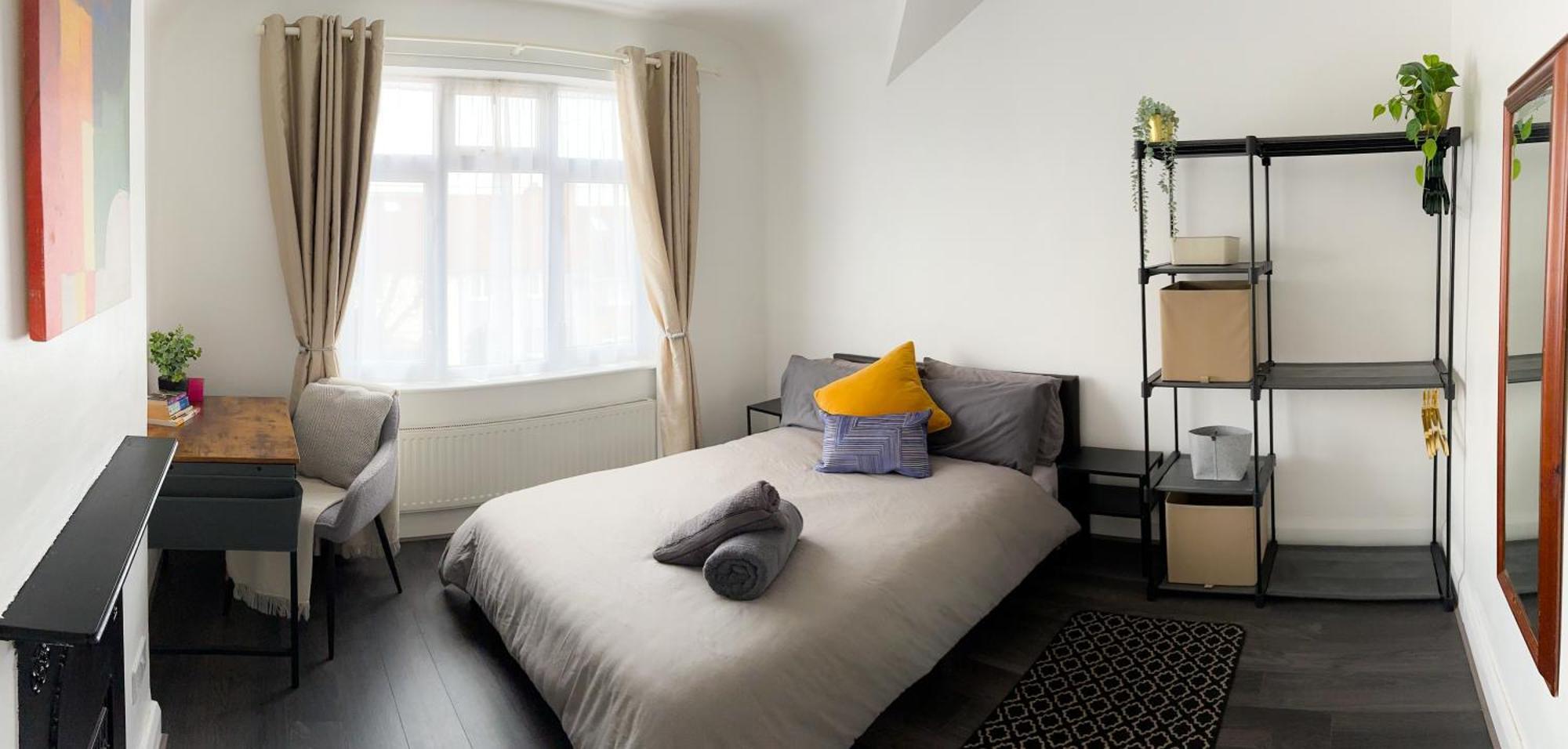 Vakantiehuis Modern Four Bedroom Semi-detached House With Off Street Parking 8 Min Drive To Wembley Stadium, 5 Miles To
