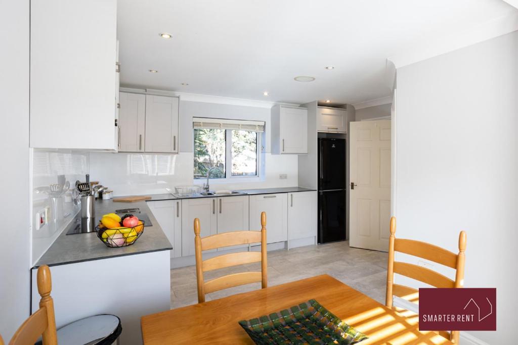 Wimbledon - Driveway Parking Garden 4Bed Holiday home *