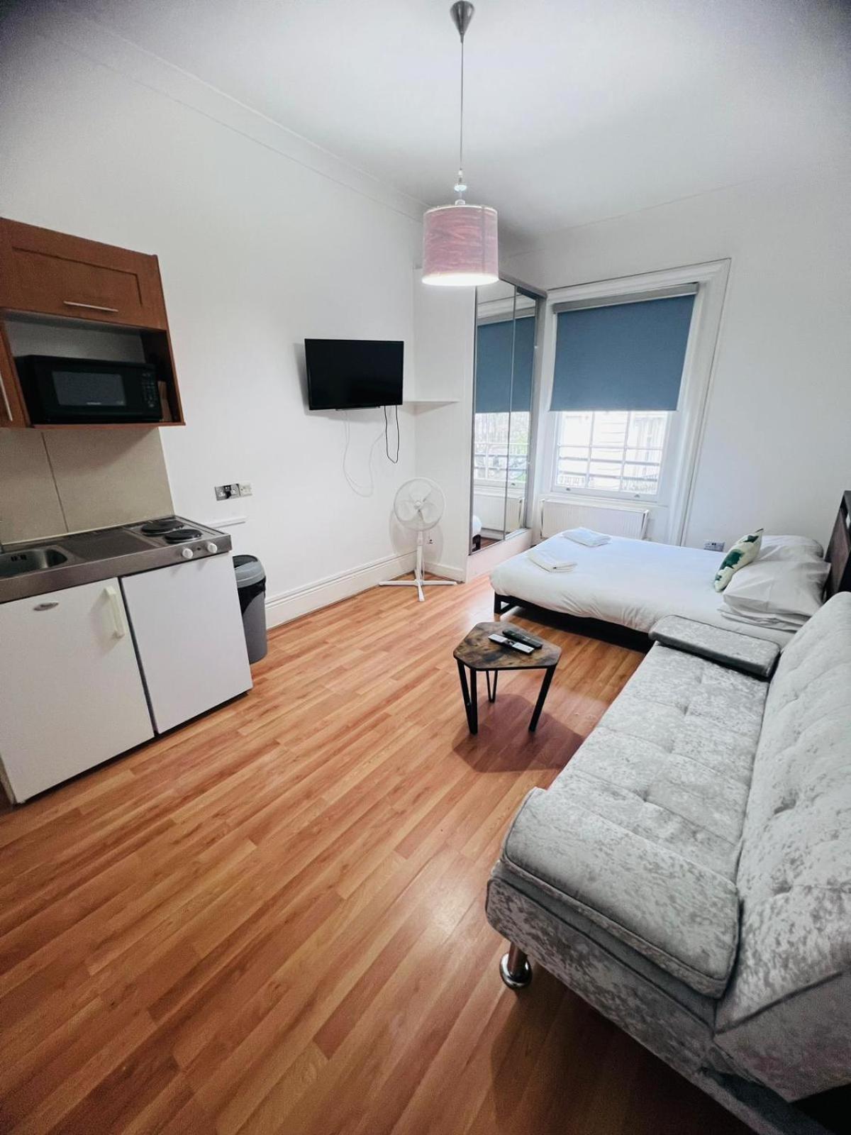F12- Spacious 2nd Floor Flat Fits 3 Near Paddington Apartamento