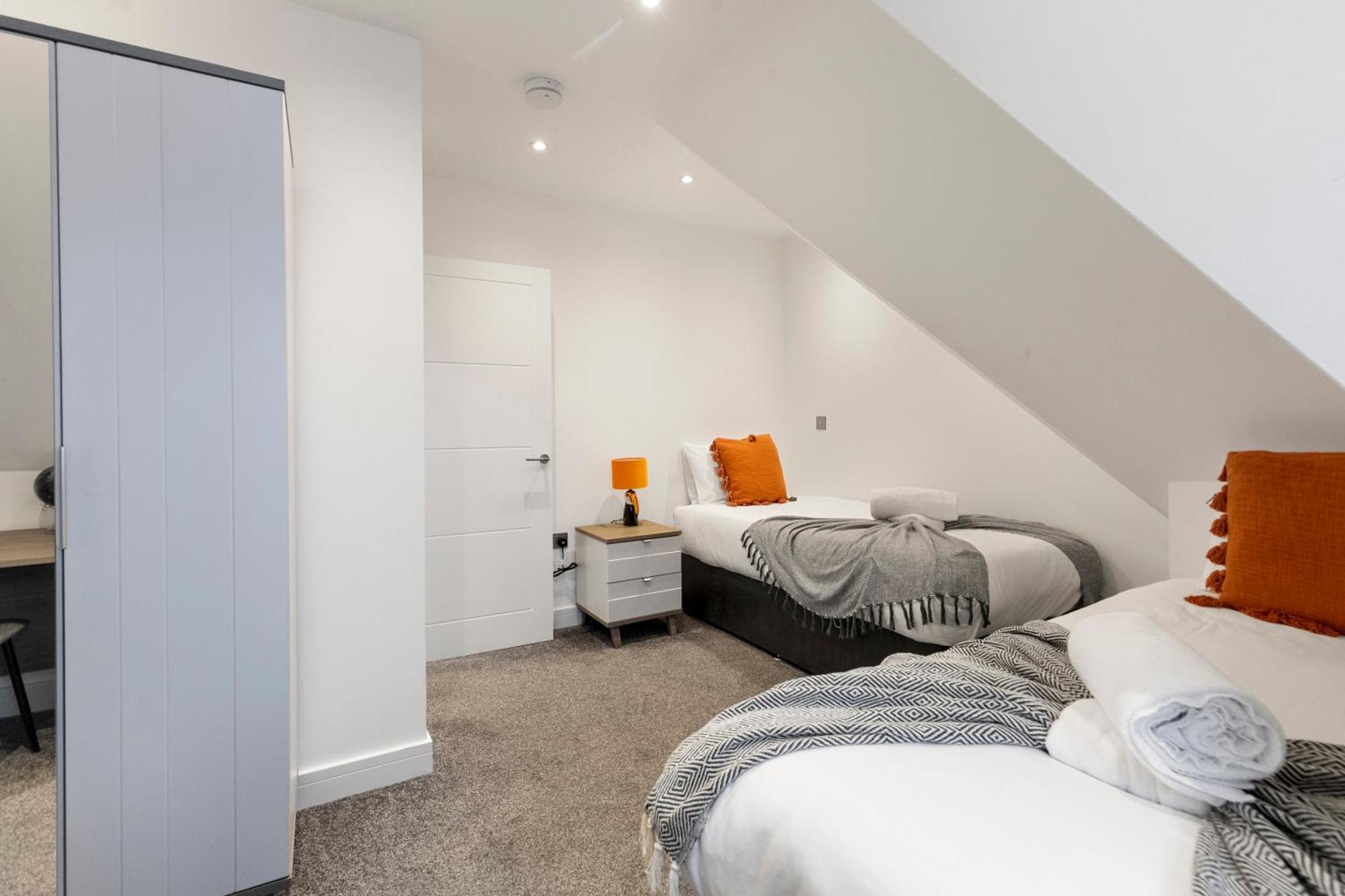 Apartment Luxurious 2 Bedroom - - Location London