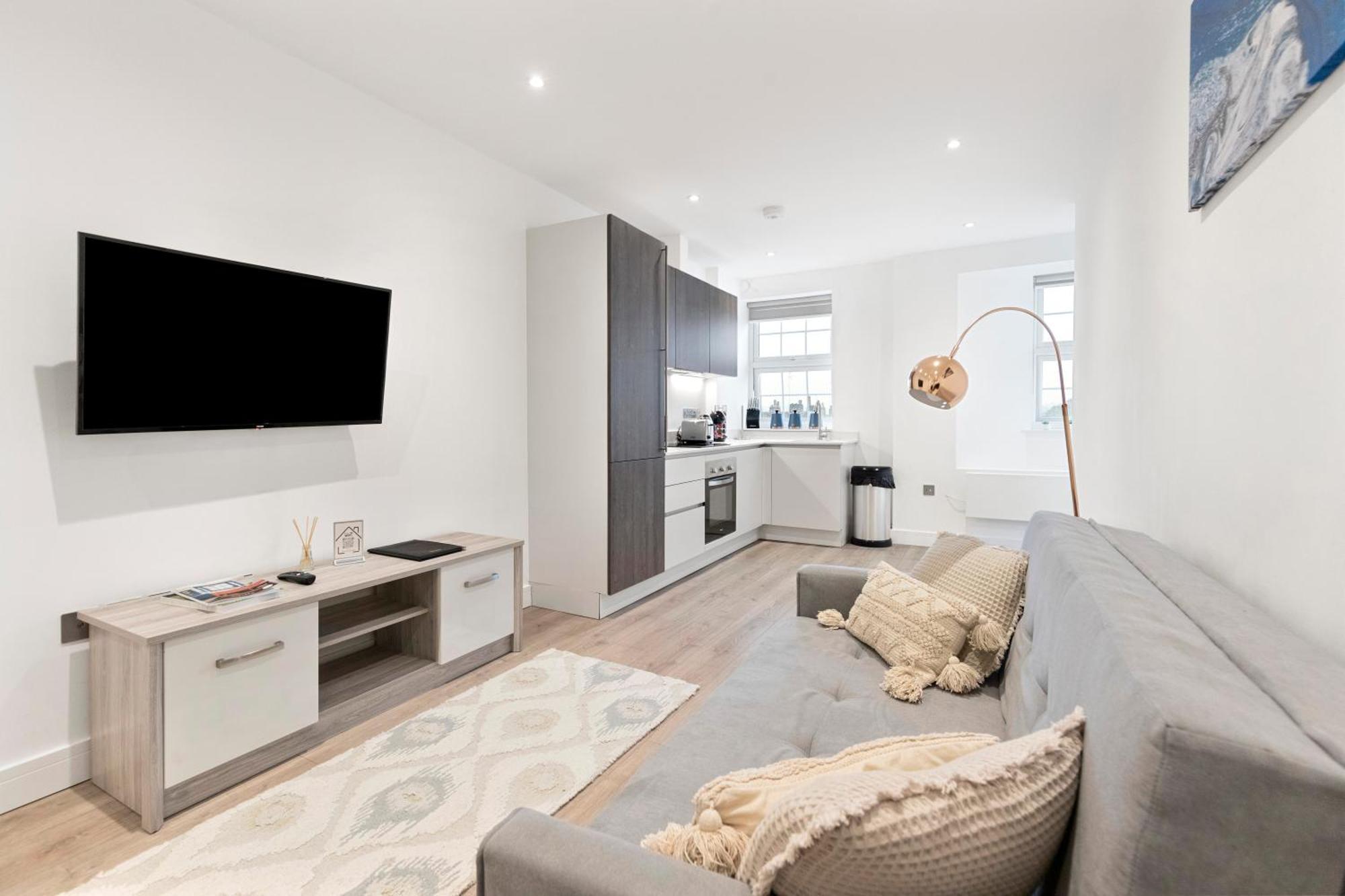 Apartment Bright And Spacious - Excellent Location *