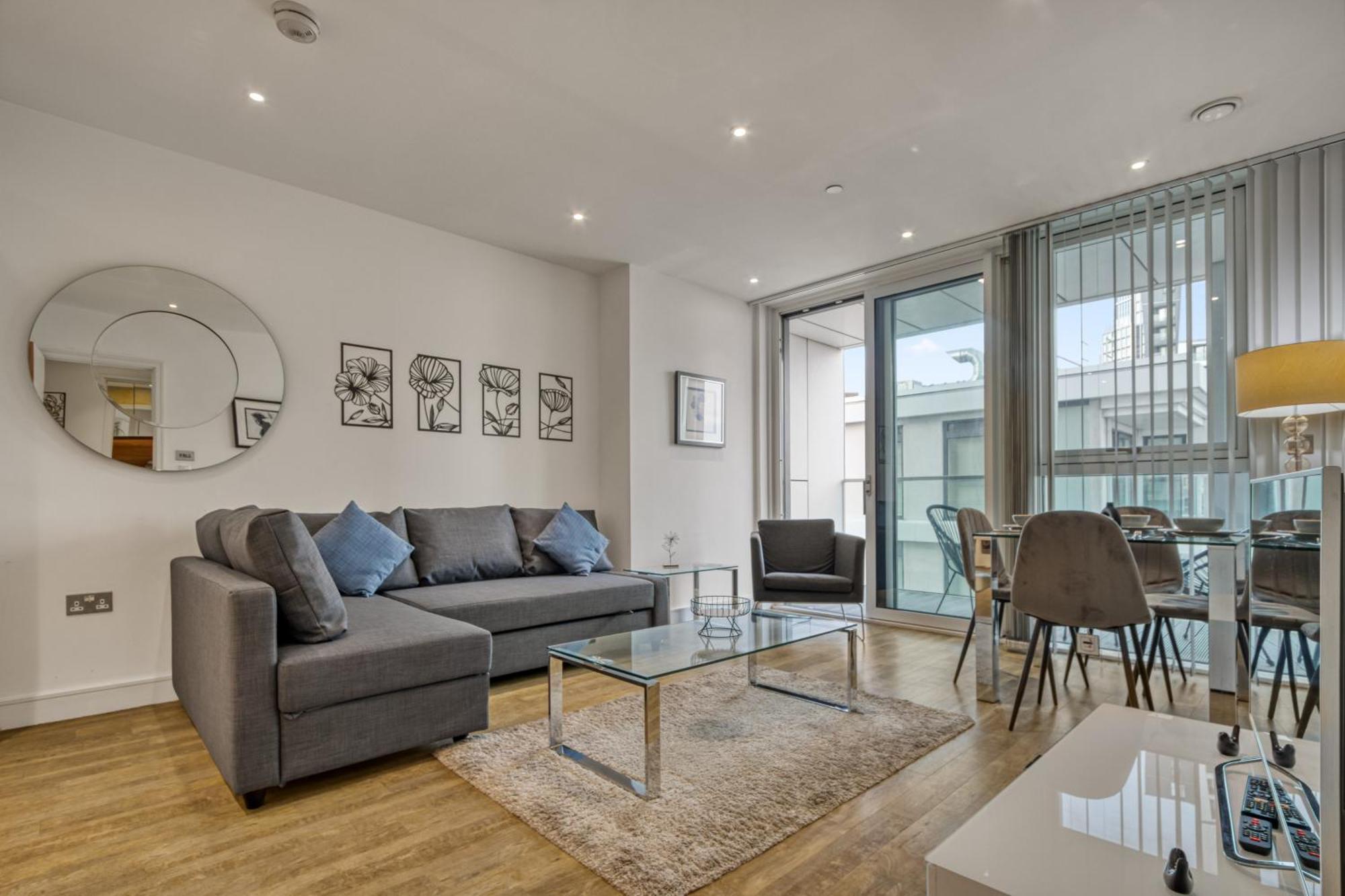 Stylish And Spacious- One Bed In Nine Elms Apartment *