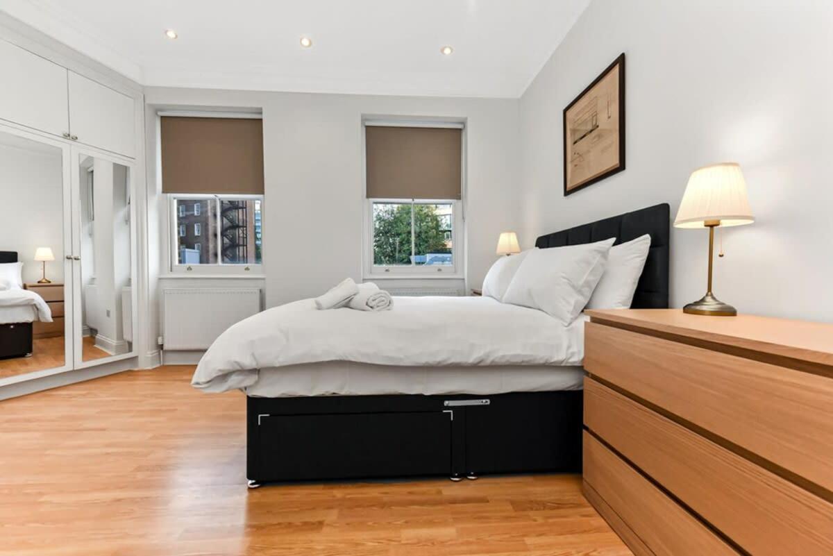 Modern 2 Bedroom Flat For 4 In Greater Leilighet London