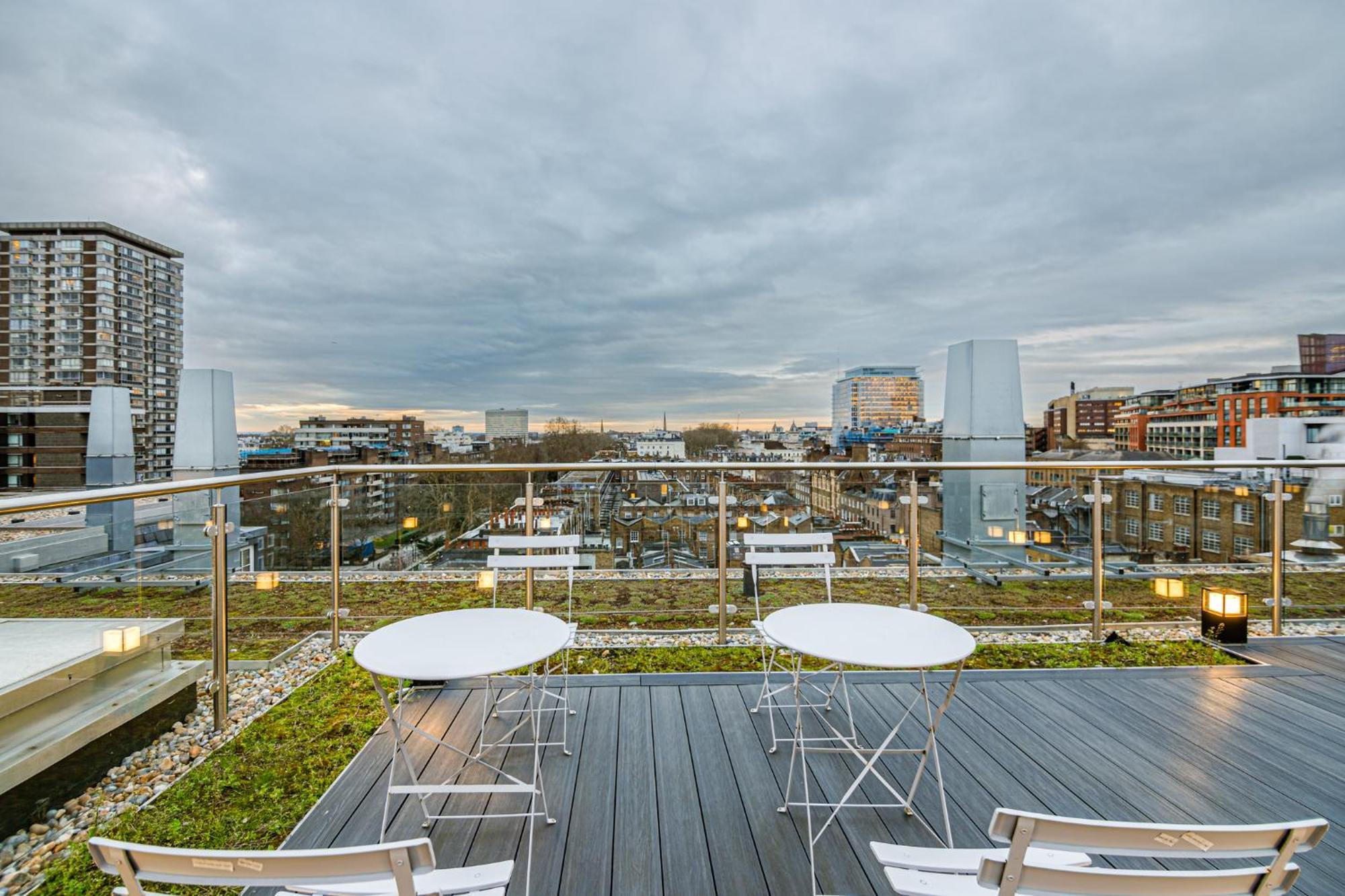 Spectacular 2-bedroom Penthouse In Marble Arch 75 *