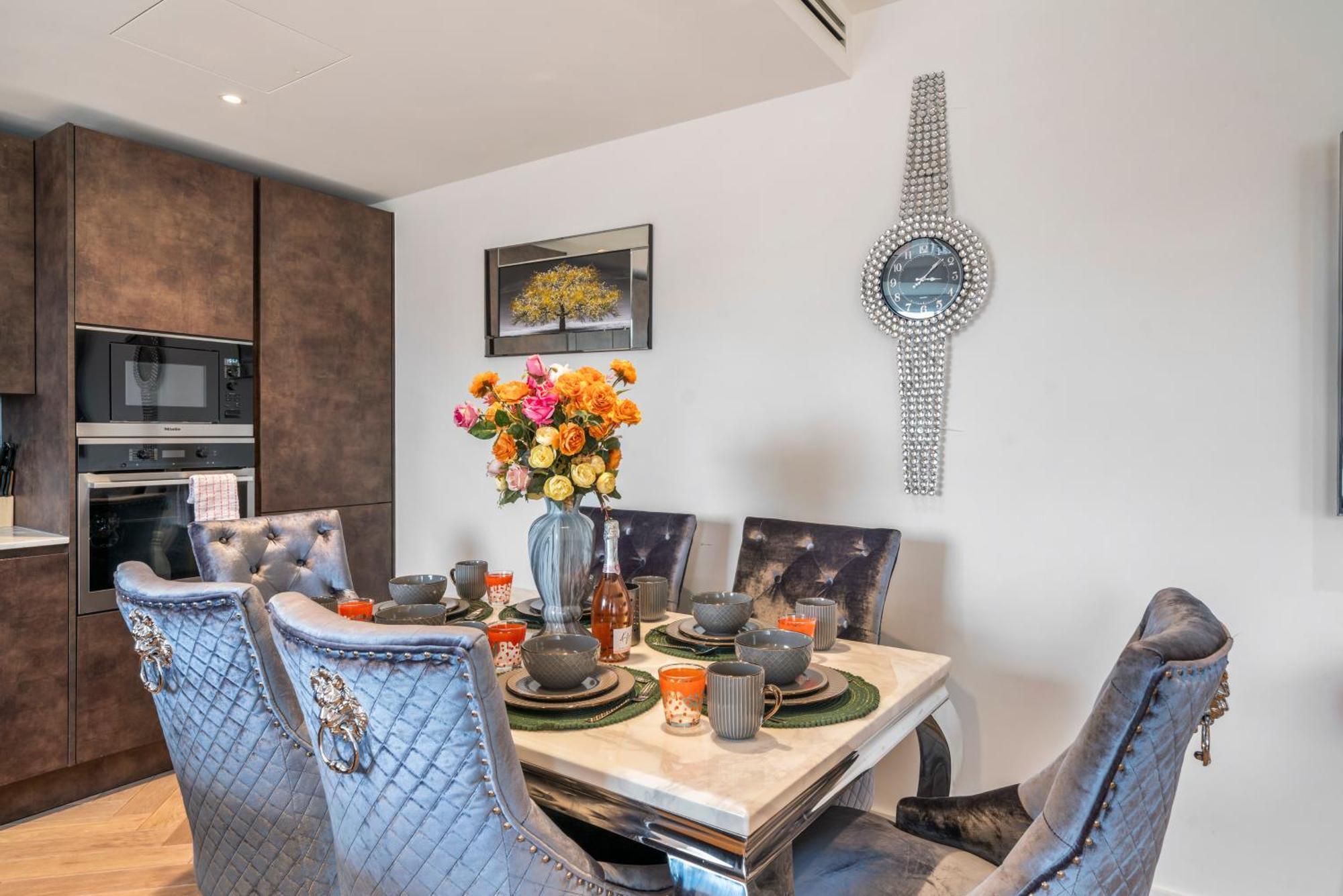 Spectacular 2-bedroom Penthouse In Marble Arch 75 Apartment