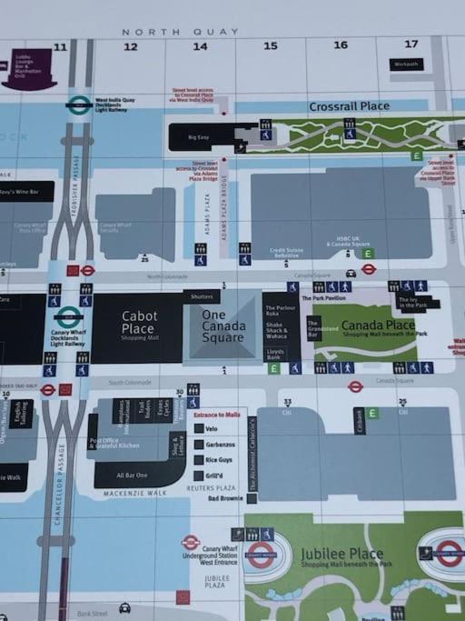 Privat overnatting Double Bedroom With A Balcony And Ensuite Bathroom For Short Or Long In Canary Wharf With Direct Train From Heathrow, Also Convenient From Stansted And Gatwick Airport, 10 Minutes From Airport And Excel, 16 Minutes To Westmins