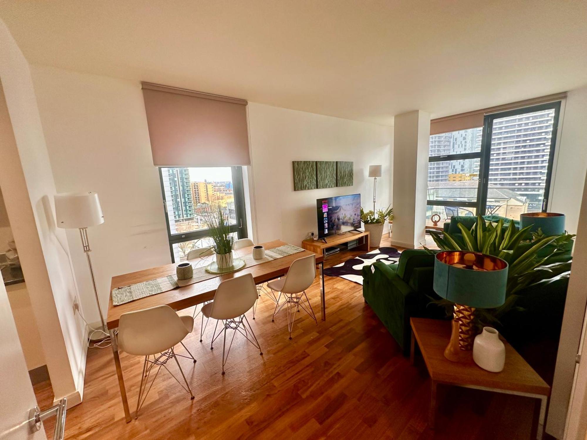 New Two Bedroom With Balcony * Londen