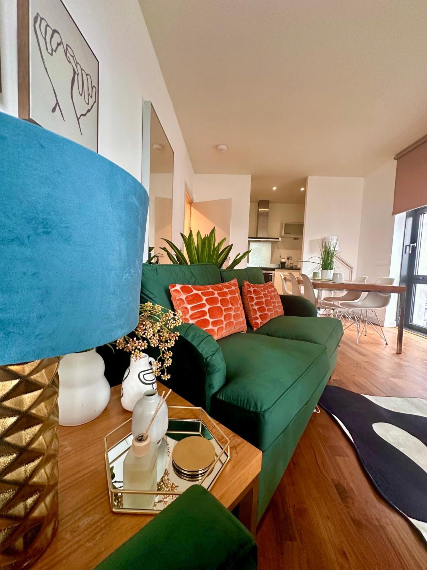 Appartement New Two Bedroom With Balcony Londen