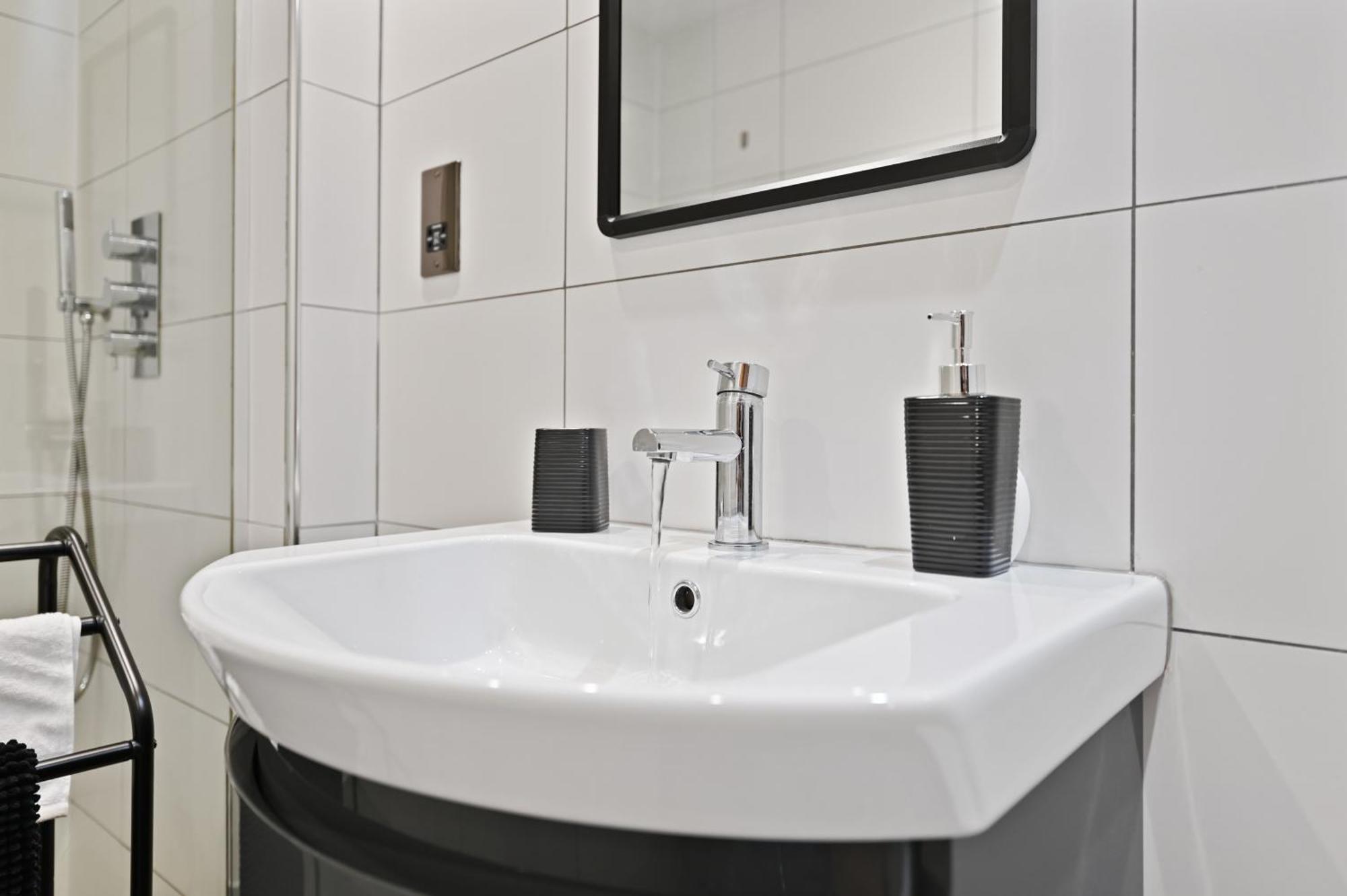 Apartment Stunning 2 Bed Basement Flat In Hammersmith