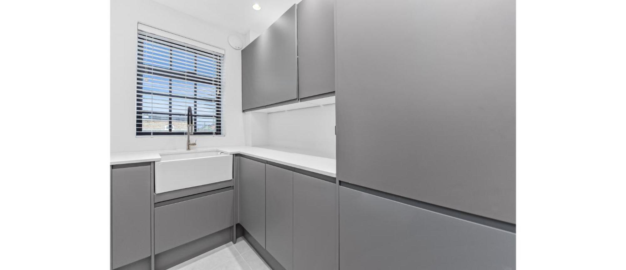 Luxury Abode: 5-bed Haven Ideal For Big Groups! London