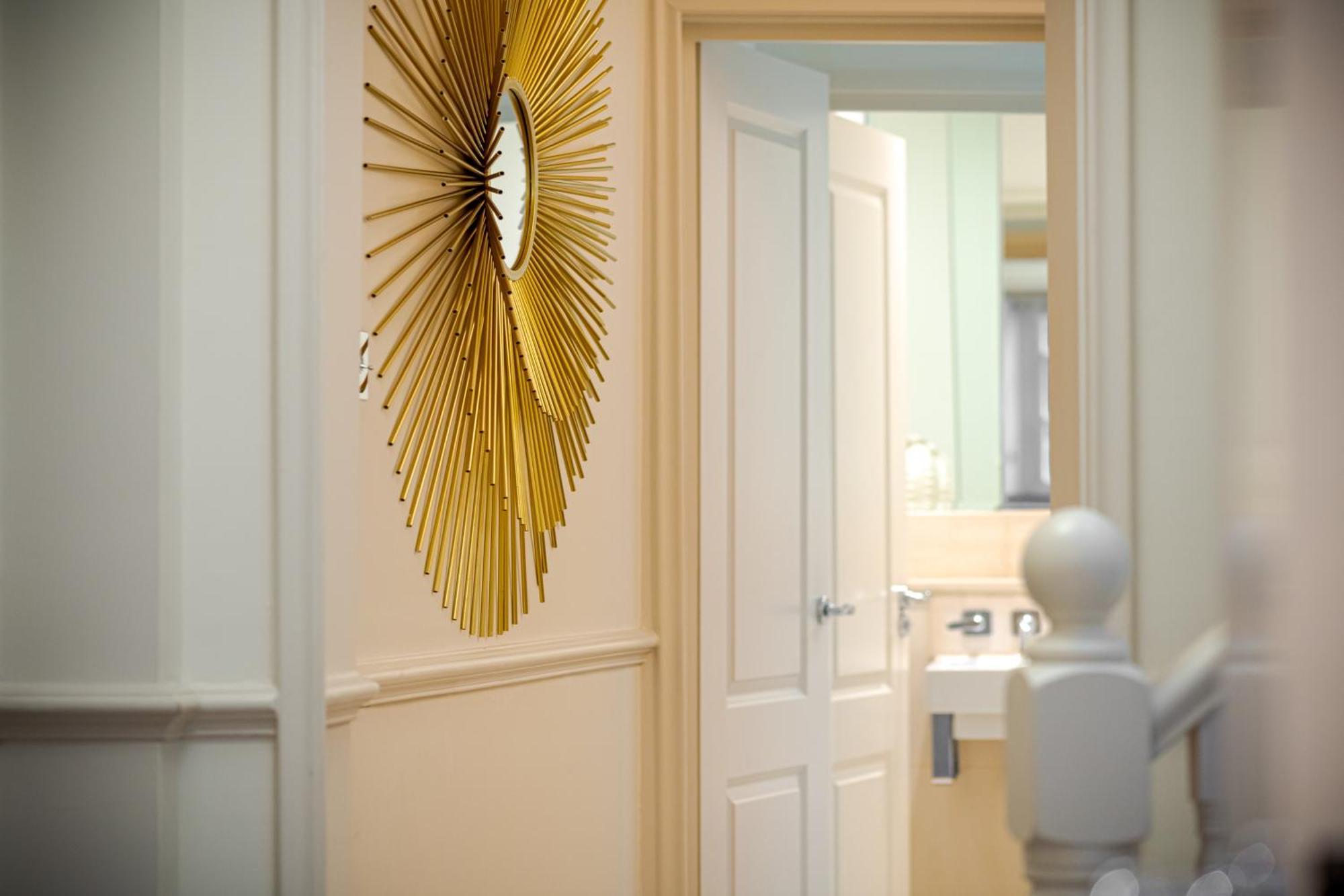 Modern 3 Bedroom Luxury House With Garage In Appartement Londen