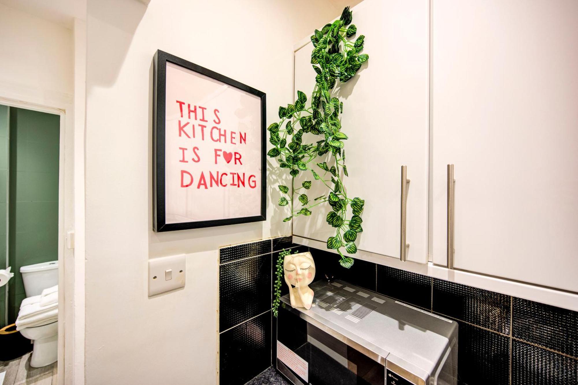 Oxford Circus Chic Modern Flat For 4