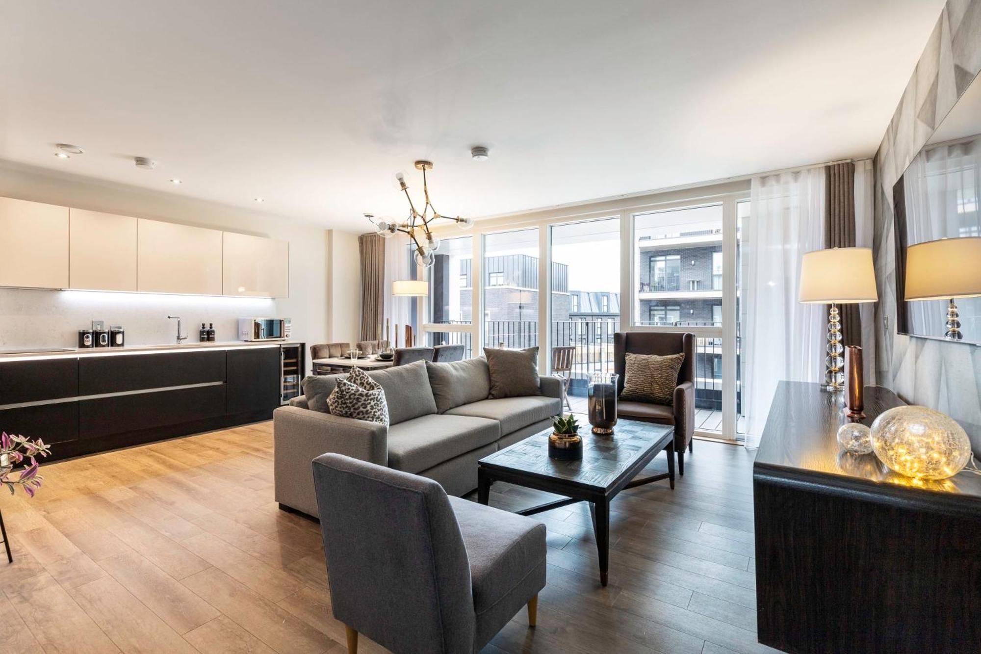 Apartment Showroom Splendour, Luxe Elegance