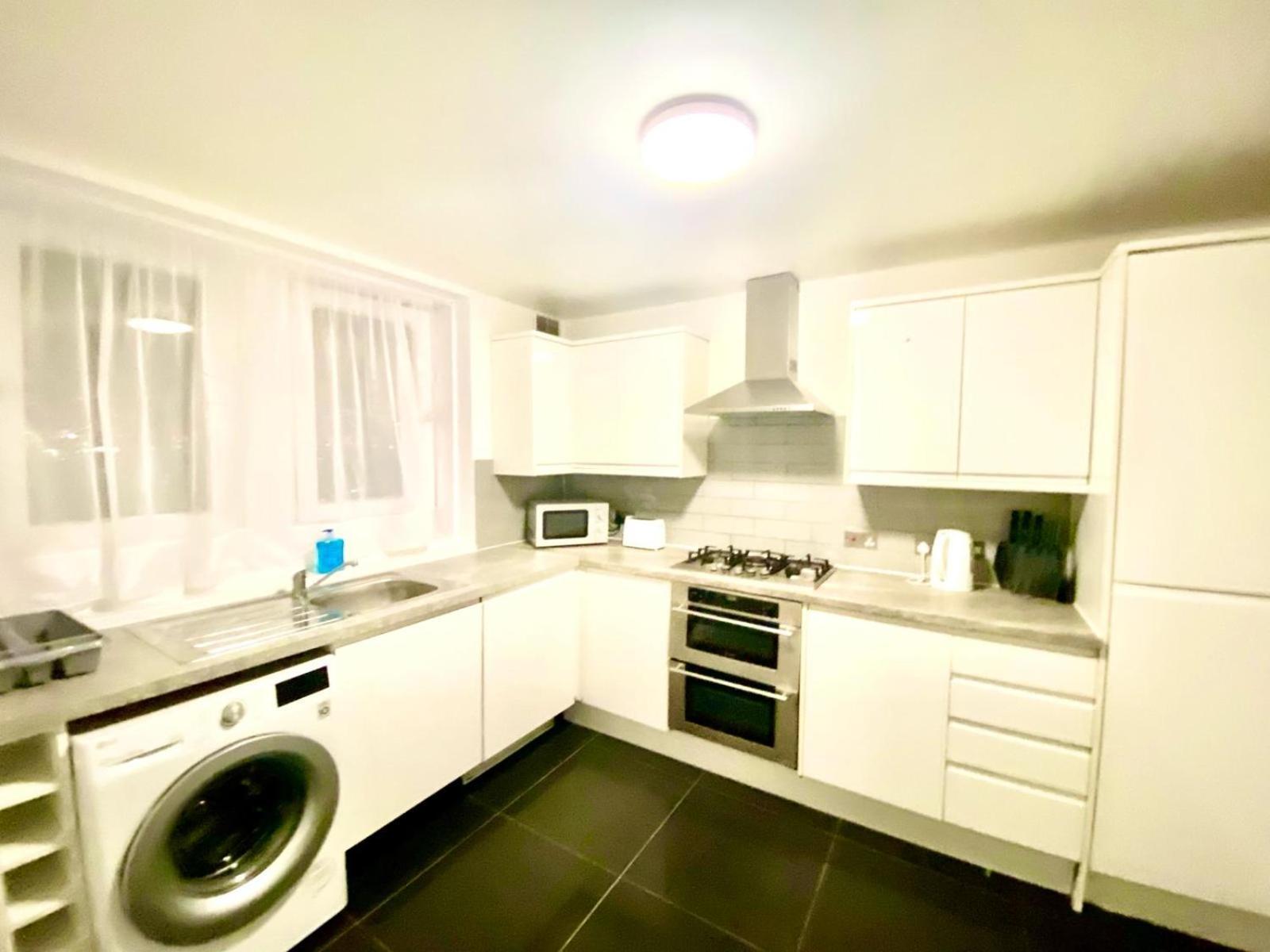 Comfy Two Bedroom Flat Edgeware Road In Apartment *