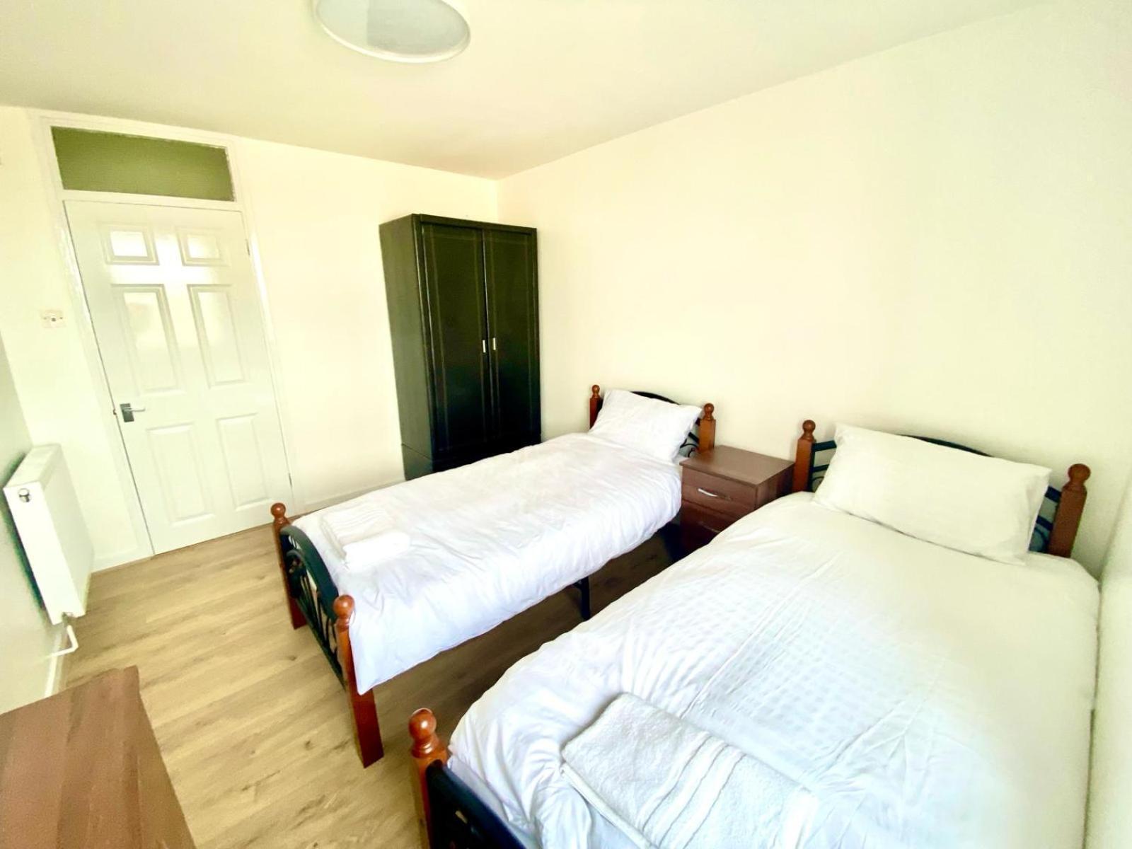 Comfy Two Bedroom Flat Edgeware Road In London