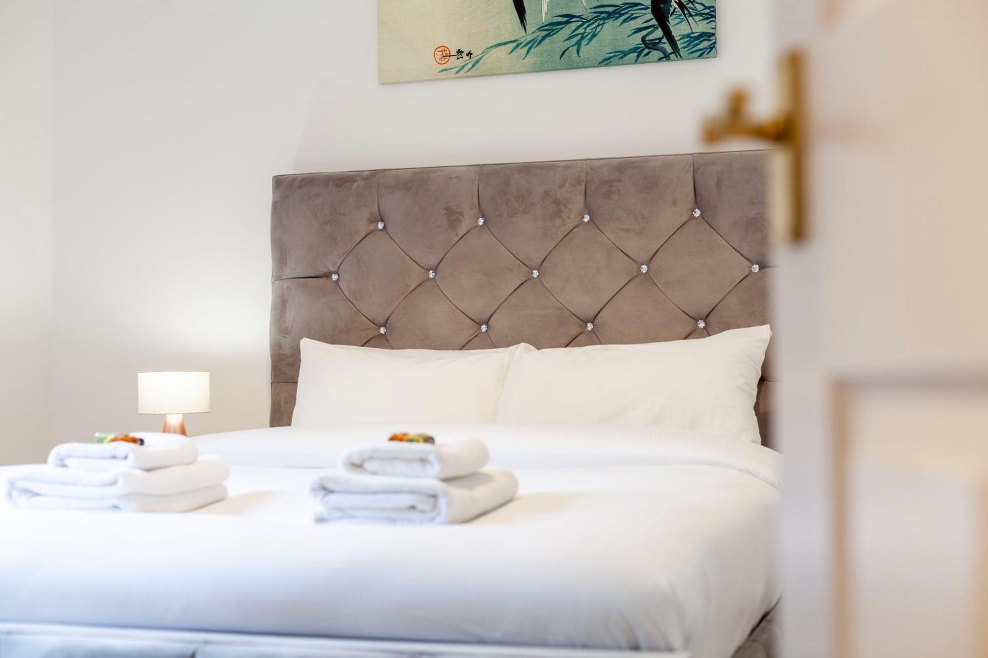 Charming 1br W Patio In Battersea Appartement Londen