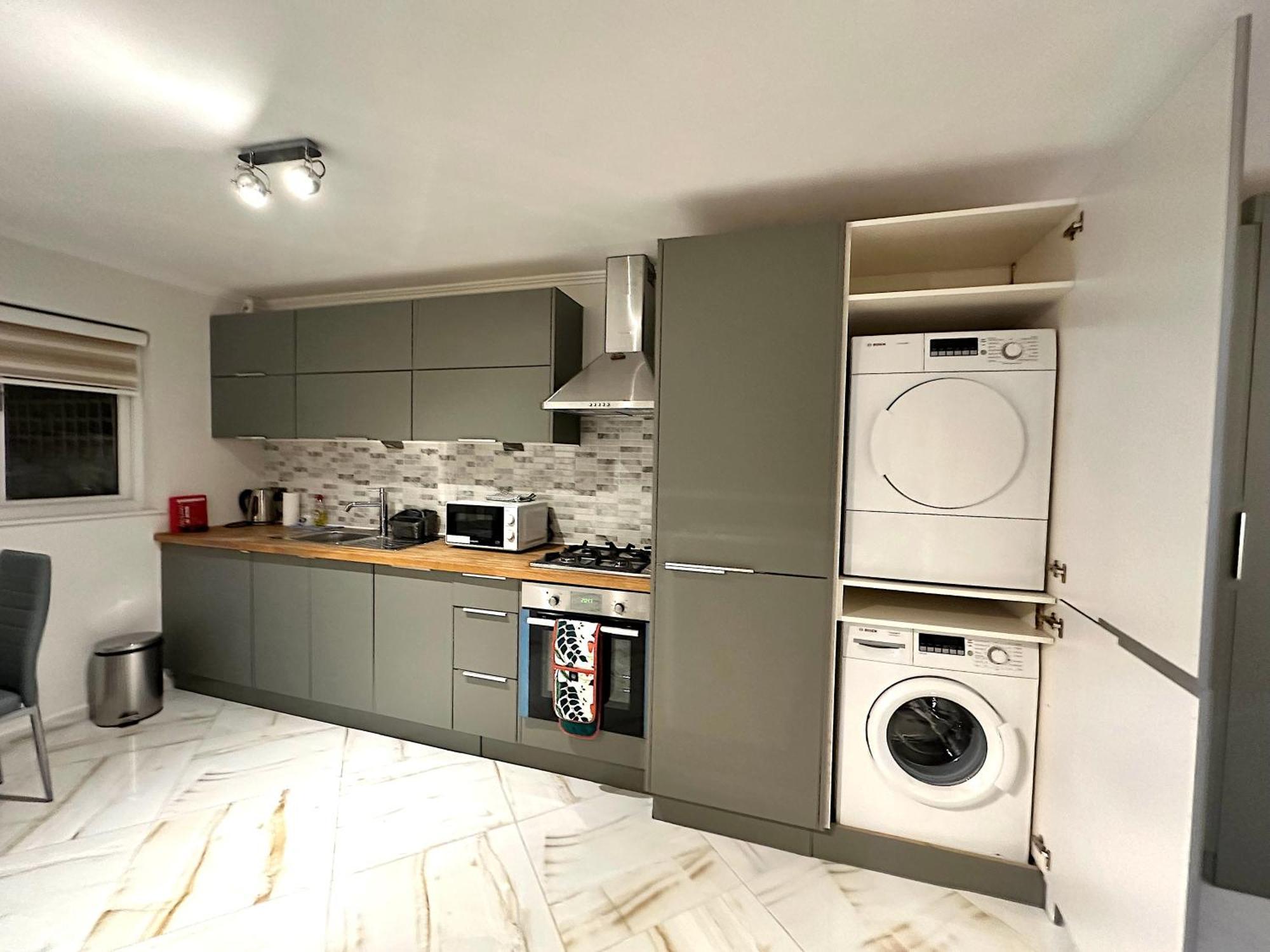 Zone 1 Apartment *