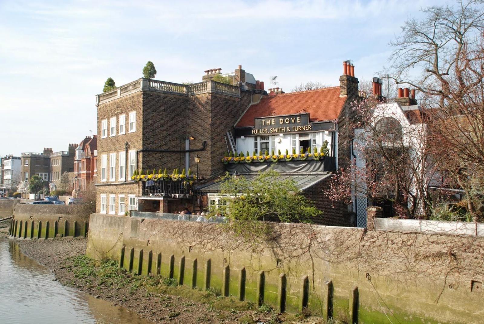 8 Ravenscourt Gardens Apartment *