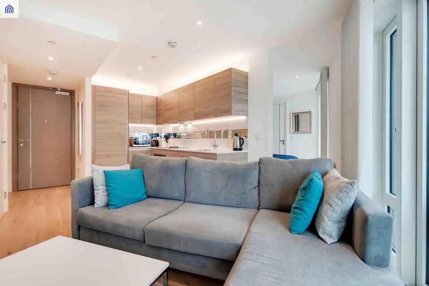 Luxury 1 Bed With Balcony