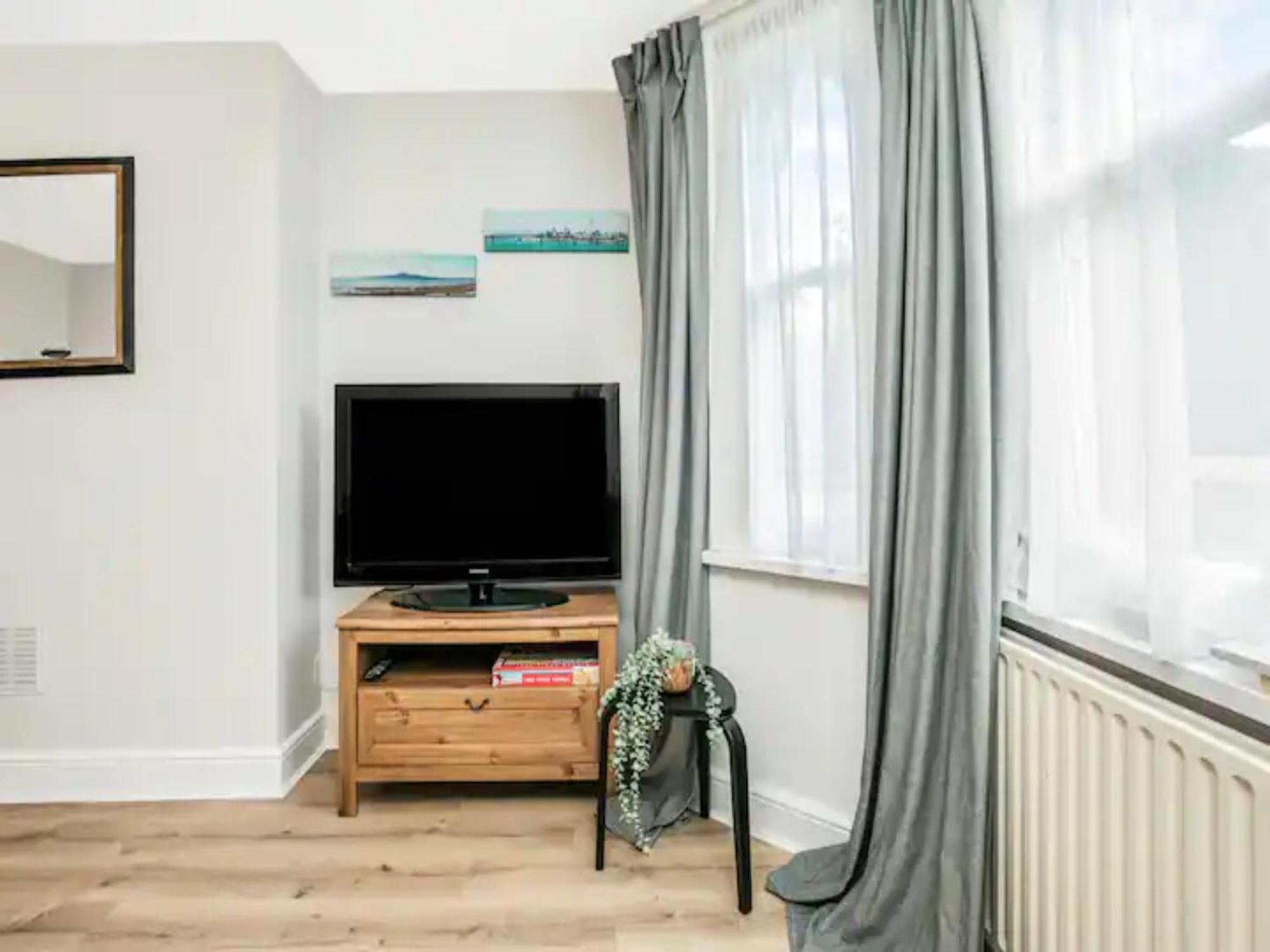 Holiday home Pass The Keys Break London