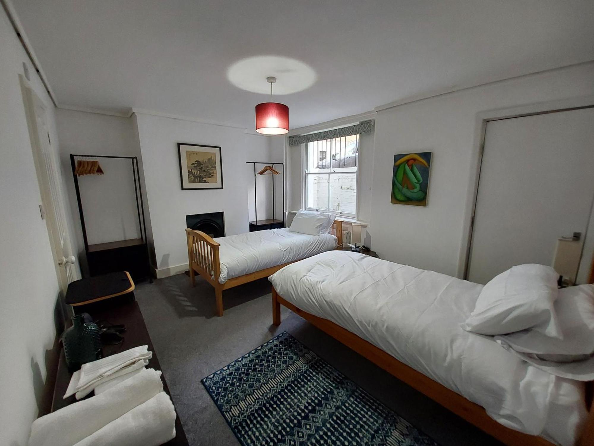 Large Serene Victorian Abode In Holiday home *