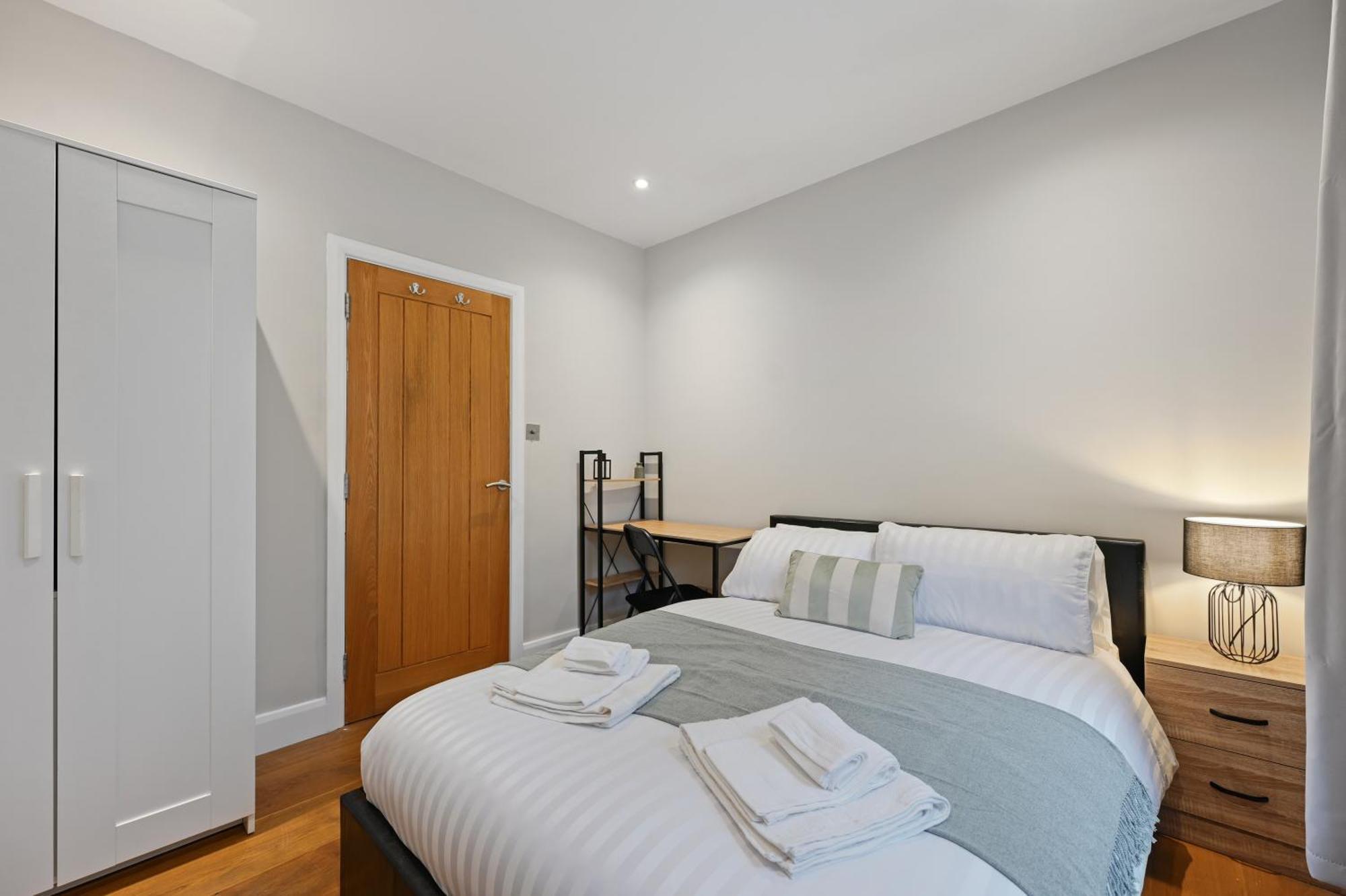 Stunning 2 Bed Basement Flat In Hammersmith Appartement Londen