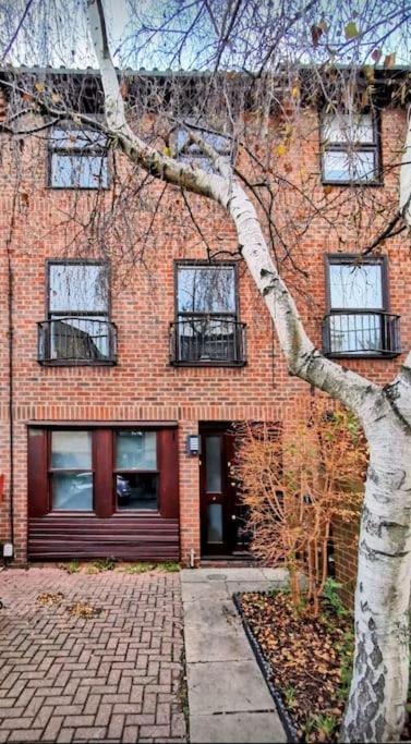 Holiday home Quiet 4 Bedroom House Between Camden & Kings Cross London