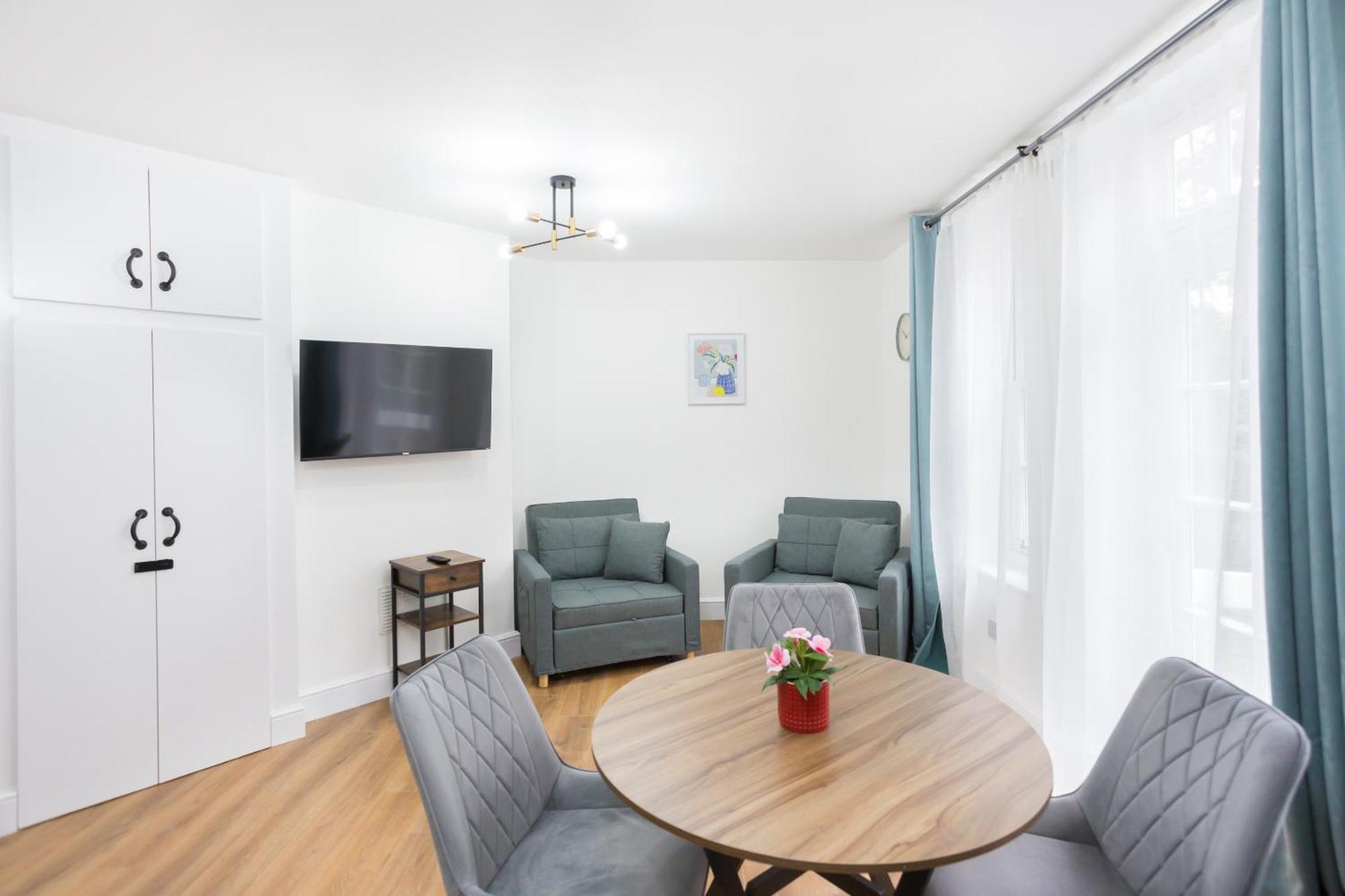 Leilighet Centre One Bedroom Next To Station, Newly Renovated