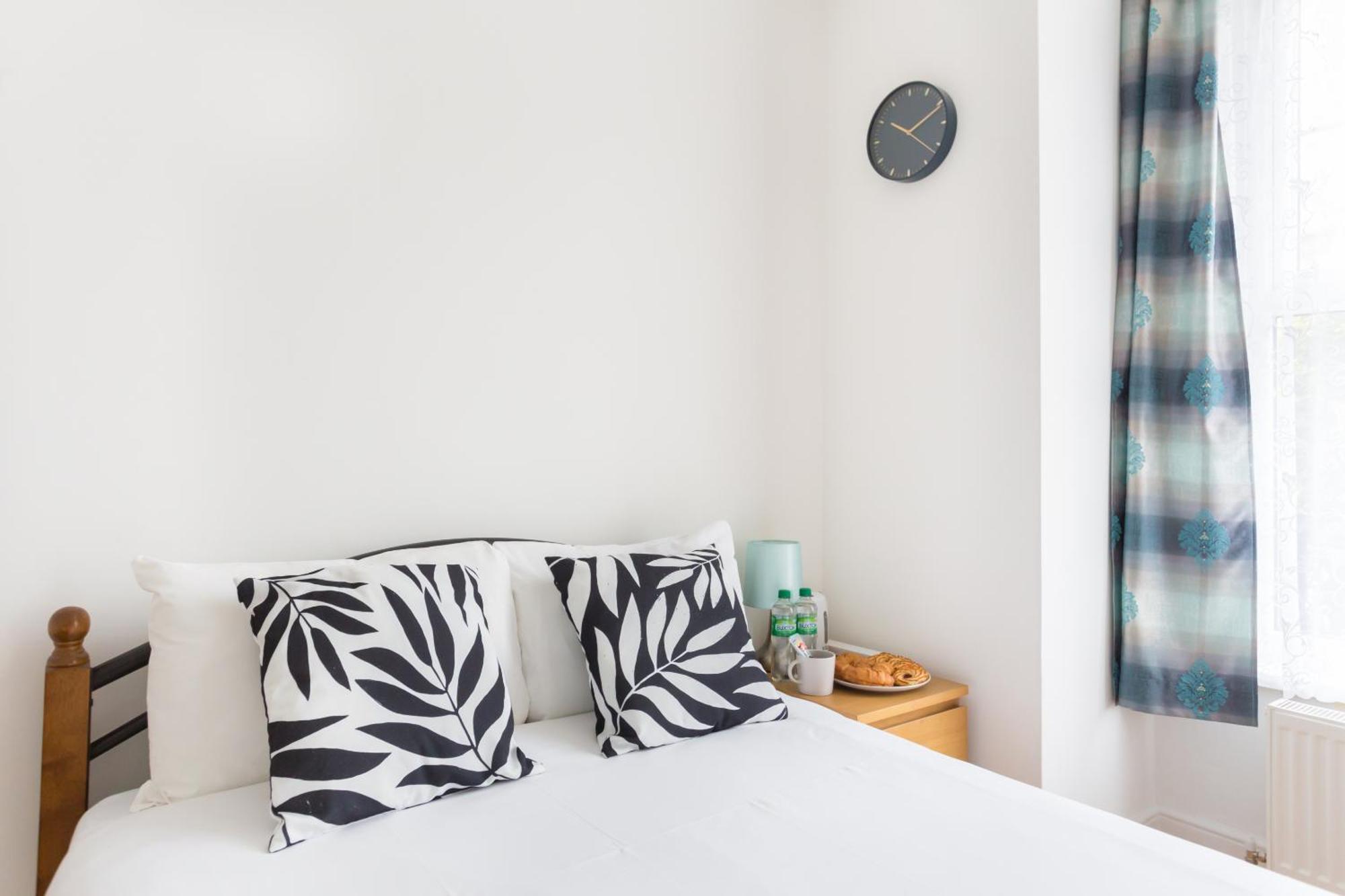 Ferienhaus Wood Budget - Next To Mall & Metro Station - 10 Min To Center