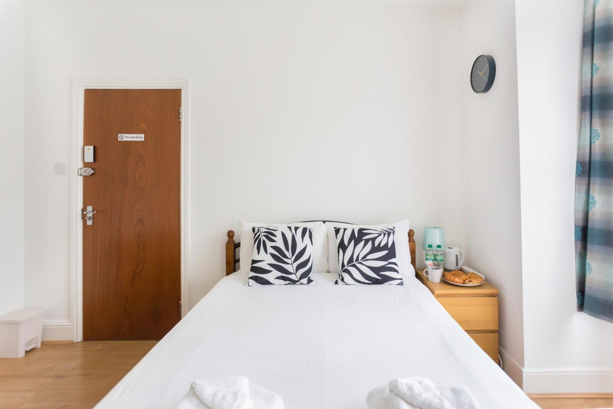 Holiday home Wood Budget - Next To Mall & Metro Station - 10 Min To Center *