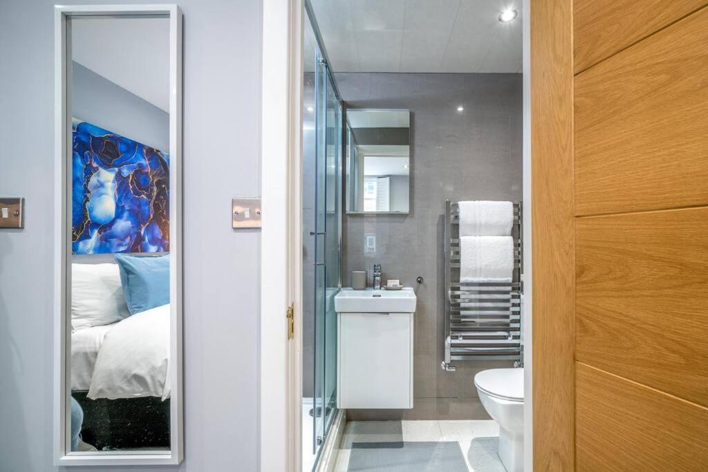 Luxury 6 Bedroom House In Star Street * Londen