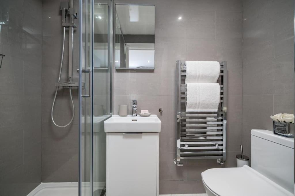 Luxury 6 Bedroom House In Star Street Vakantiehuis