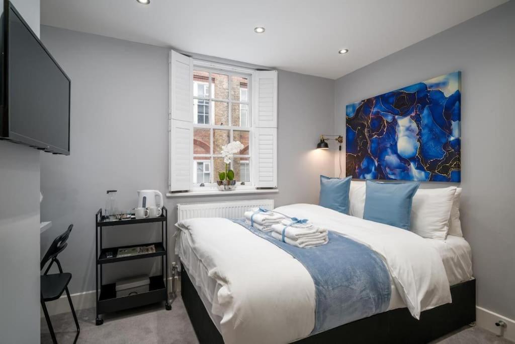 Luxury 6 Bedroom House In Star Street * Londen