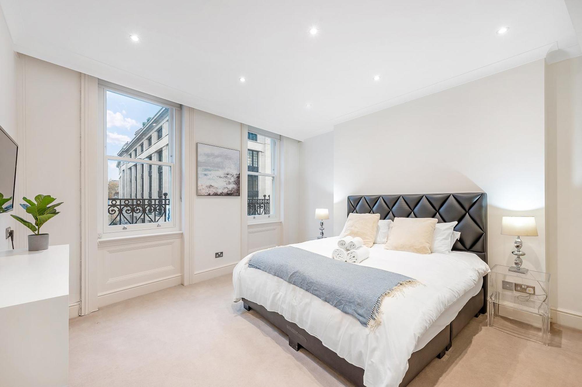 Casa Italia Near Hyde Park & Kensington High Street - Wifi & Washing Machine - Free Luggage Storage Available Nearby