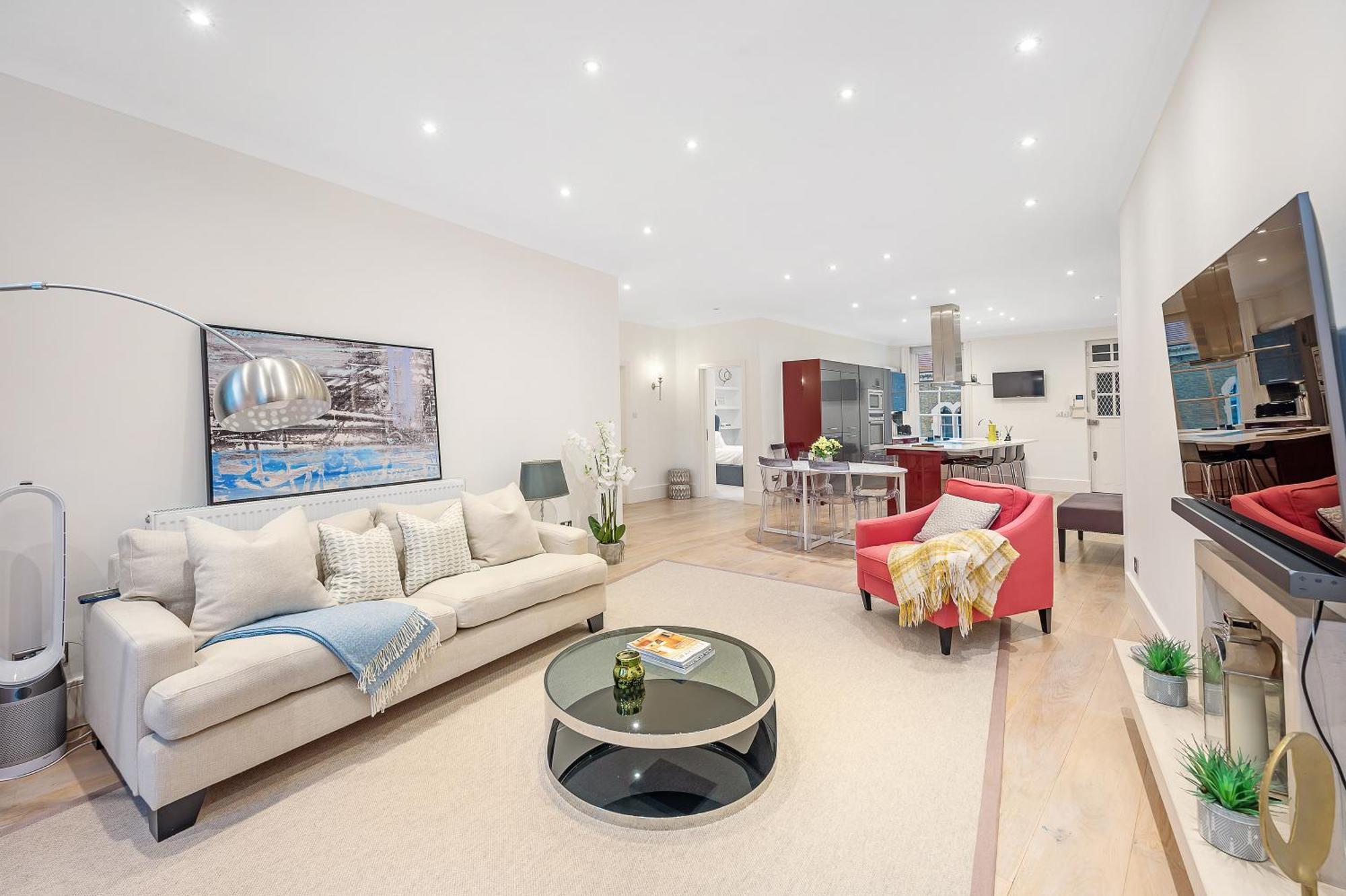 Casa Italia Near Hyde Park & Kensington High Street - Wifi & Washing Machine - Free Luggage Storage Available Nearby * London
