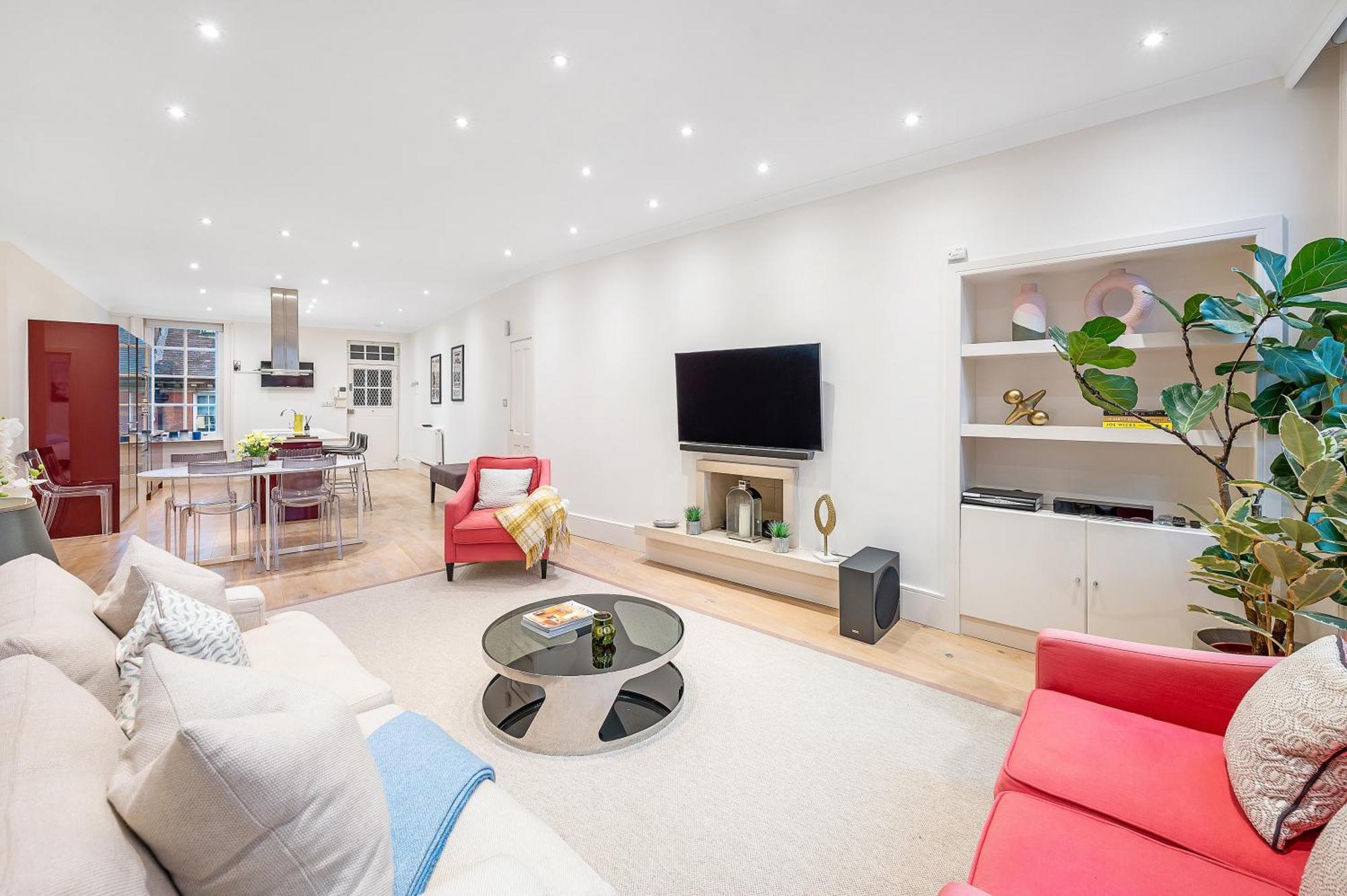 Casa Italia Near Hyde Park & Kensington High Street - Wifi & Washing Machine - Free Luggage Storage Available Nearby London