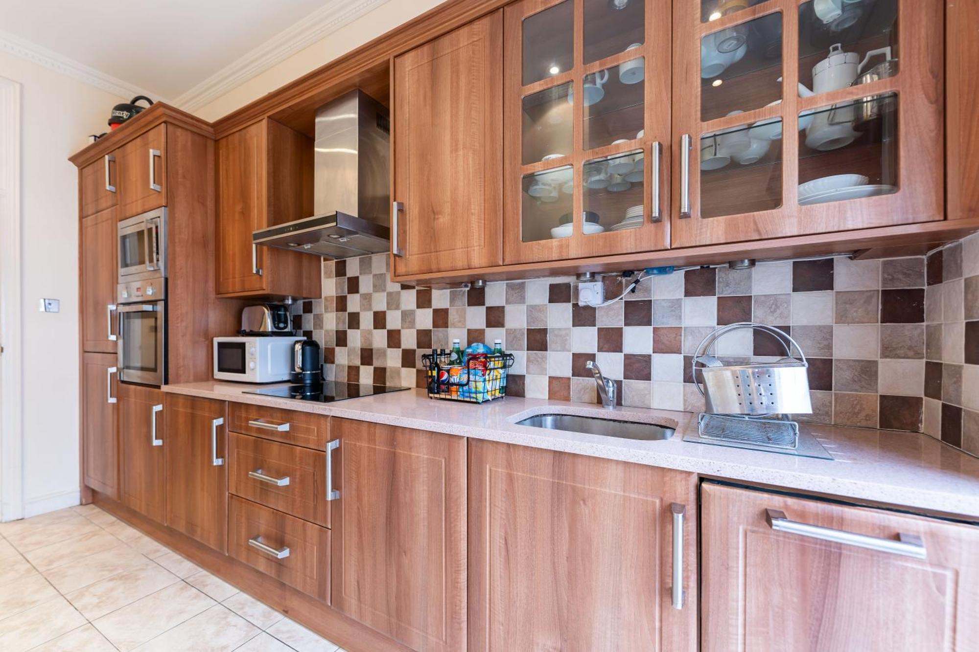 Luxury 4 Bedroom Flat In Sussex Gardens * London