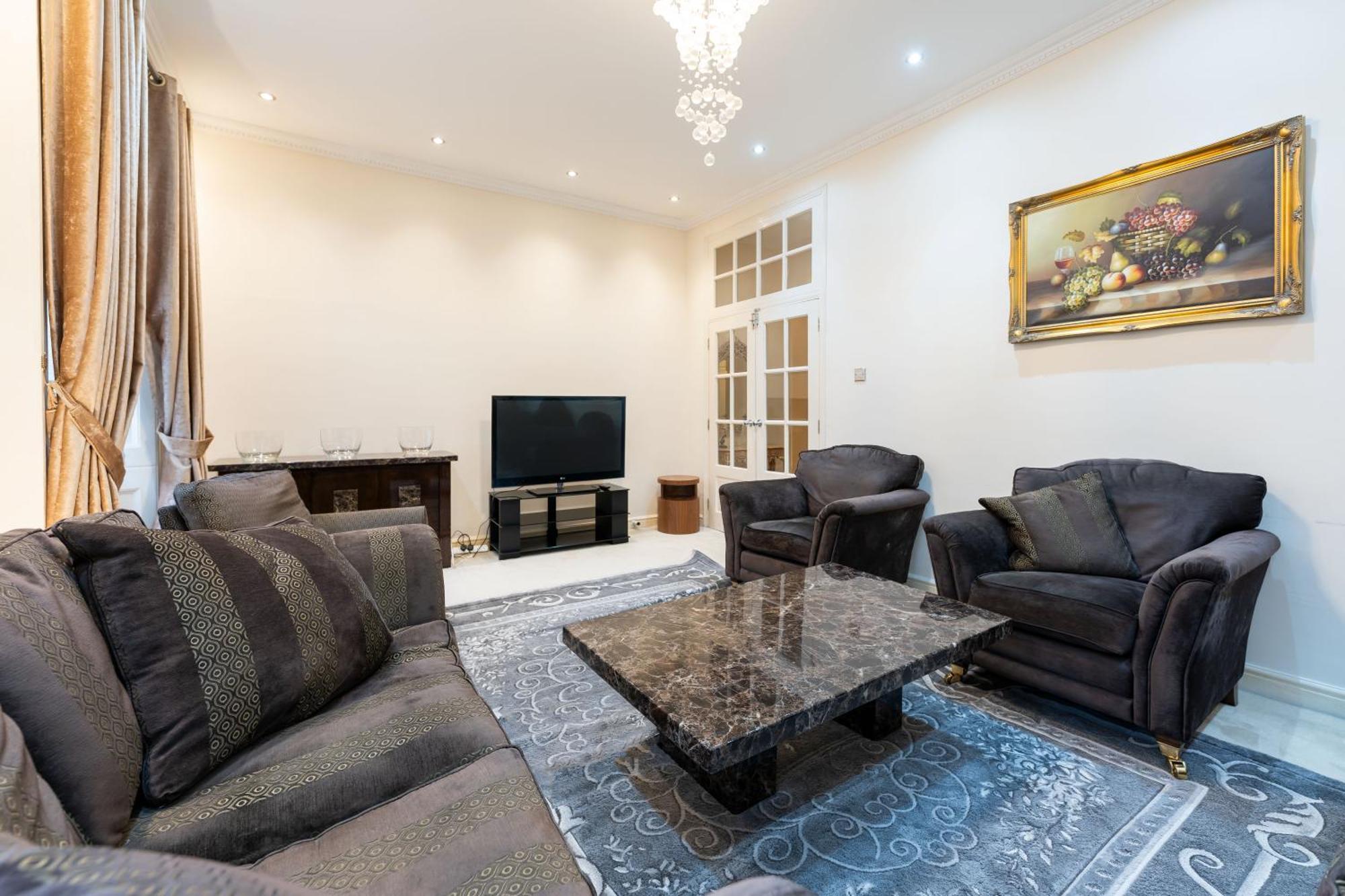 Luxury 4 Bedroom Flat In Sussex Gardens *