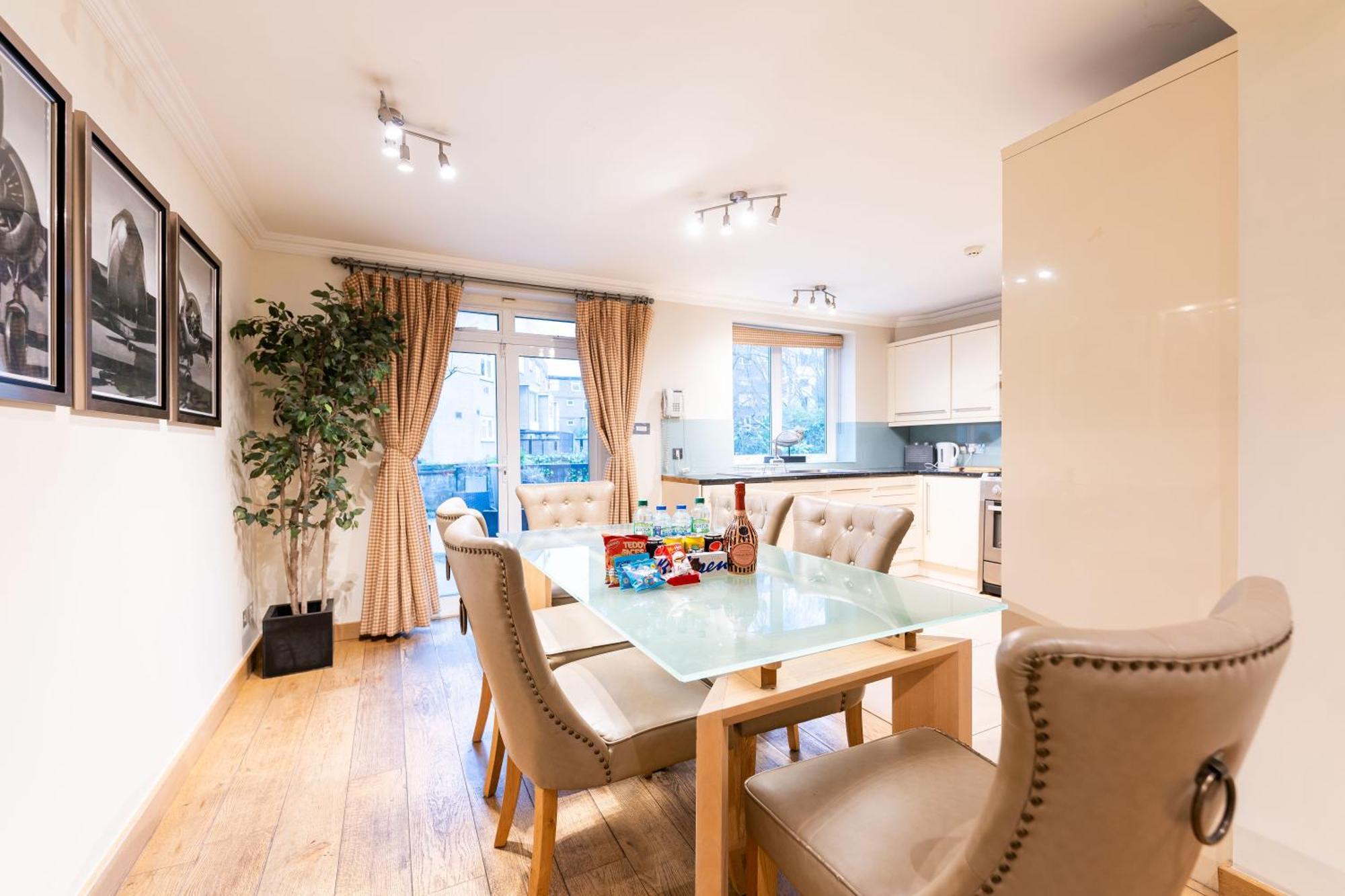Apartment Luxury 6 Bedroom House In Southwick Street *