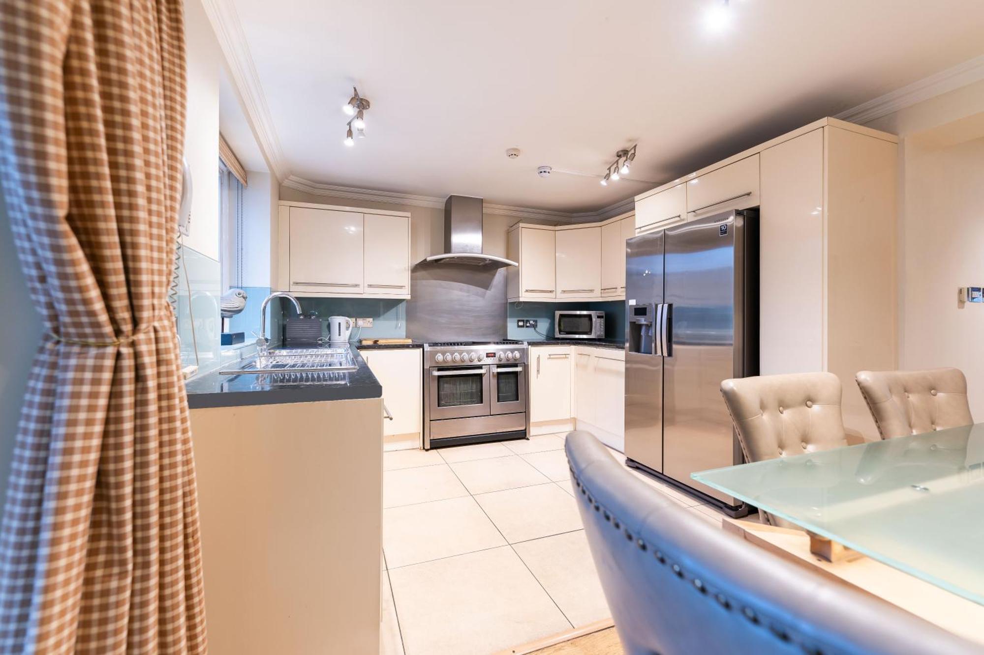Apartment Luxury 6 Bedroom House In Southwick Street