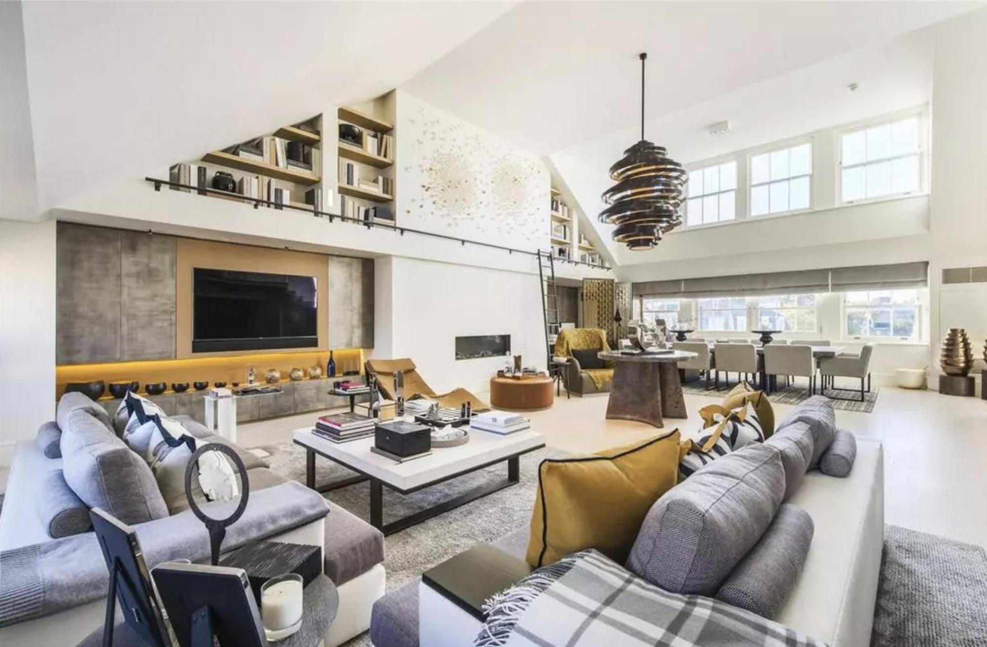 Penthouse With A View *
