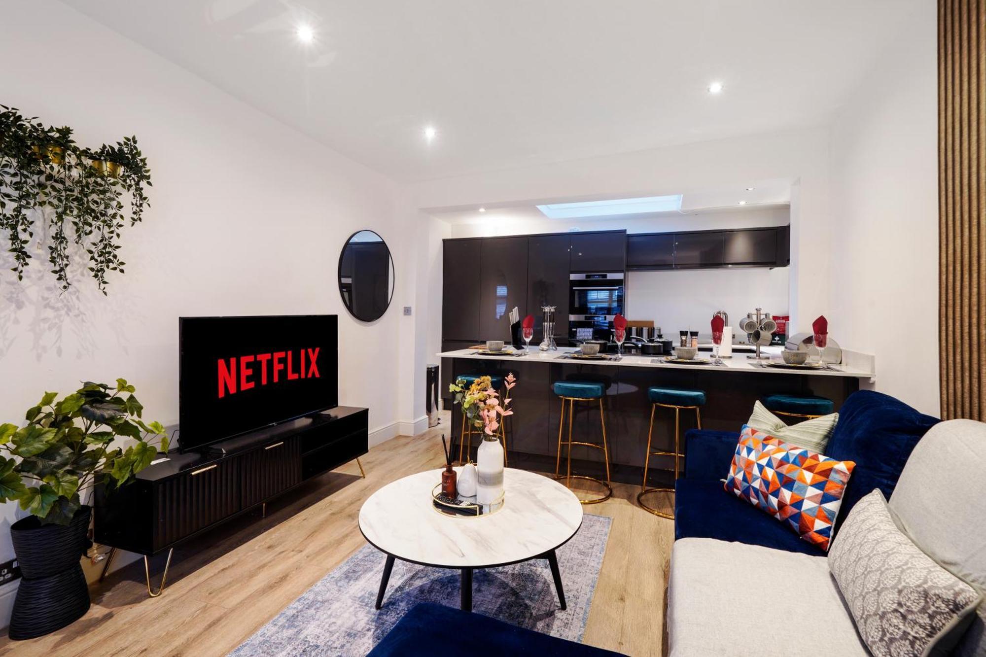 Charming 2 Bed House - Roof Terrace & Parking Feriehus London