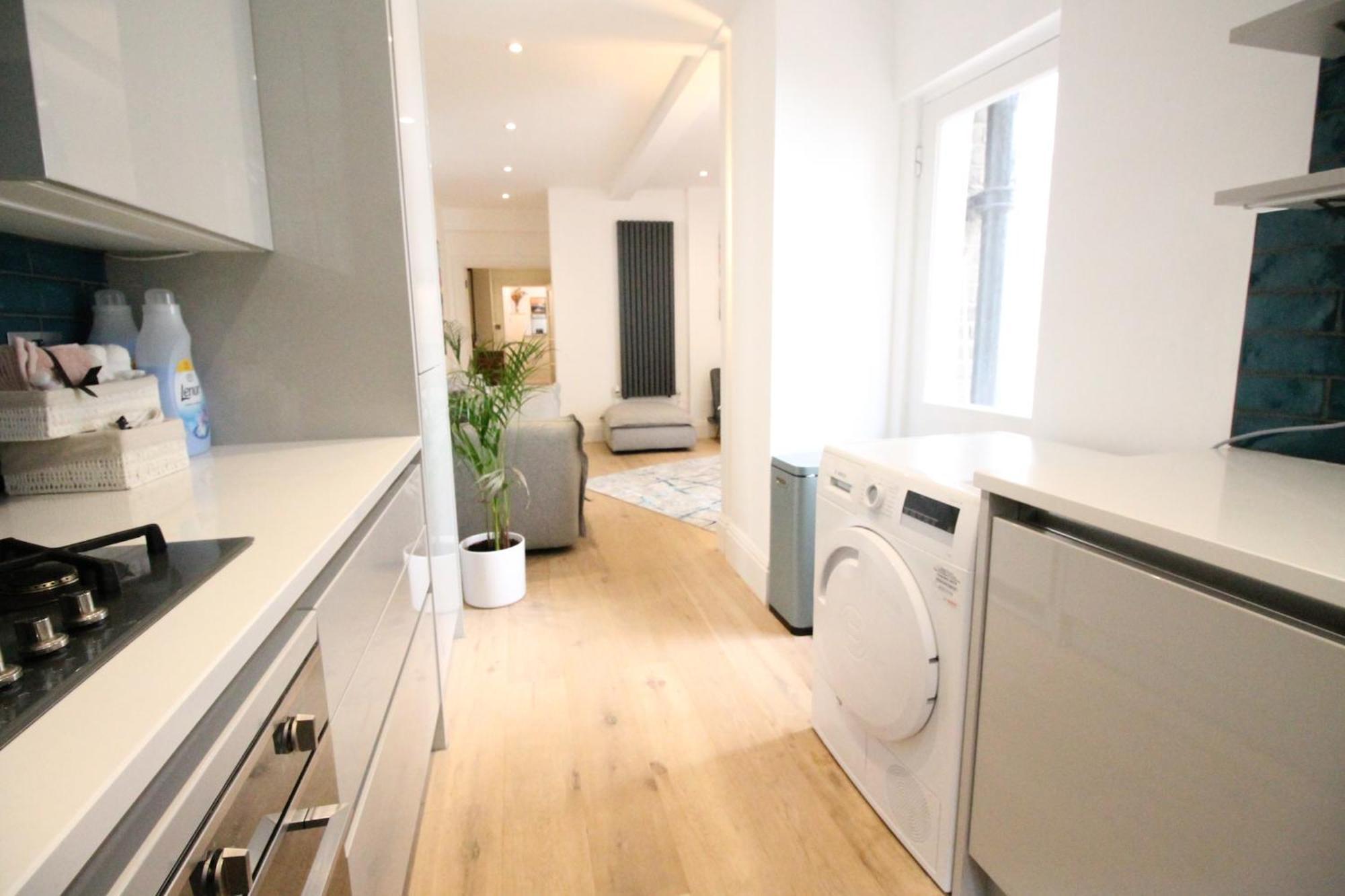 Trendy 2bedroom And 2 Bathroom Flat, Quiet Nottinghill Street Leilighet *