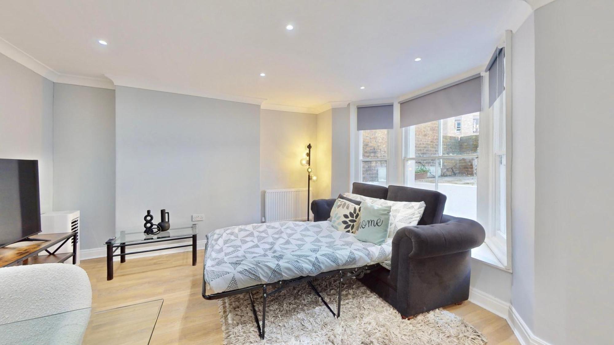Tube & Notting Hill Nearby - Garden Flat Haven Apartment