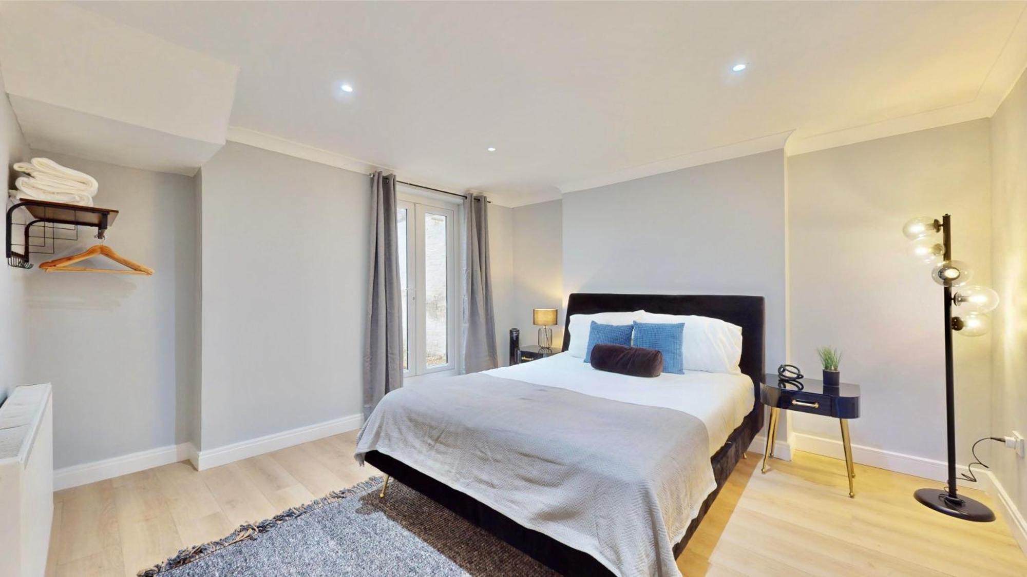 Tube & Notting Hill Nearby - Garden Flat Haven Apartment *