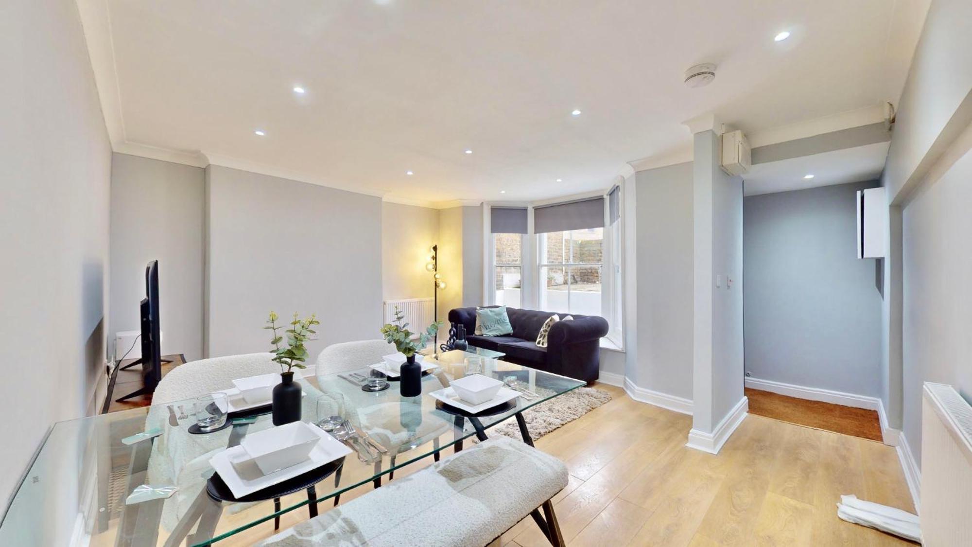 Tube & Notting Hill Nearby - Garden Flat Haven * London
