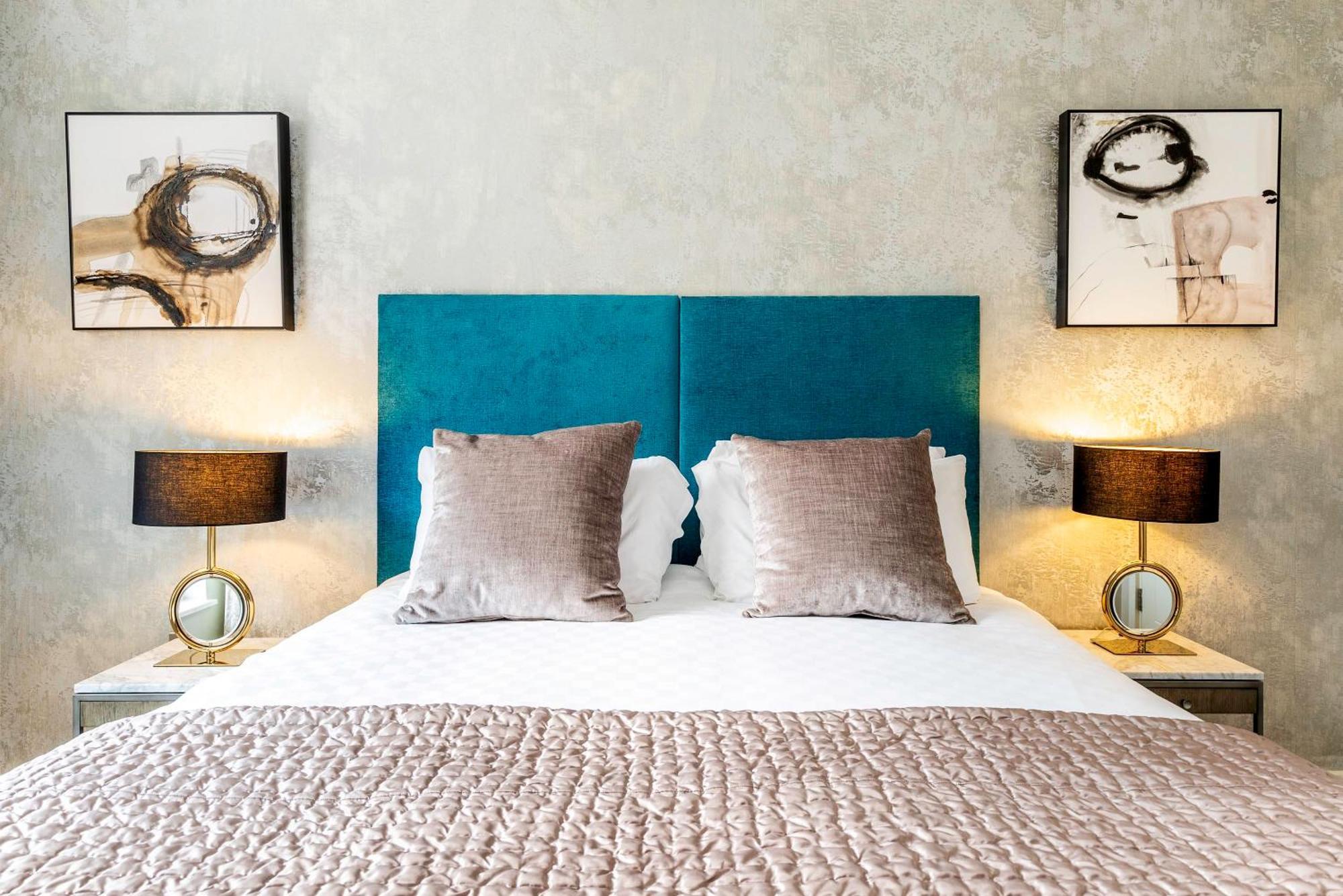 Apartment Showroom Splendour, Luxe Elegance *