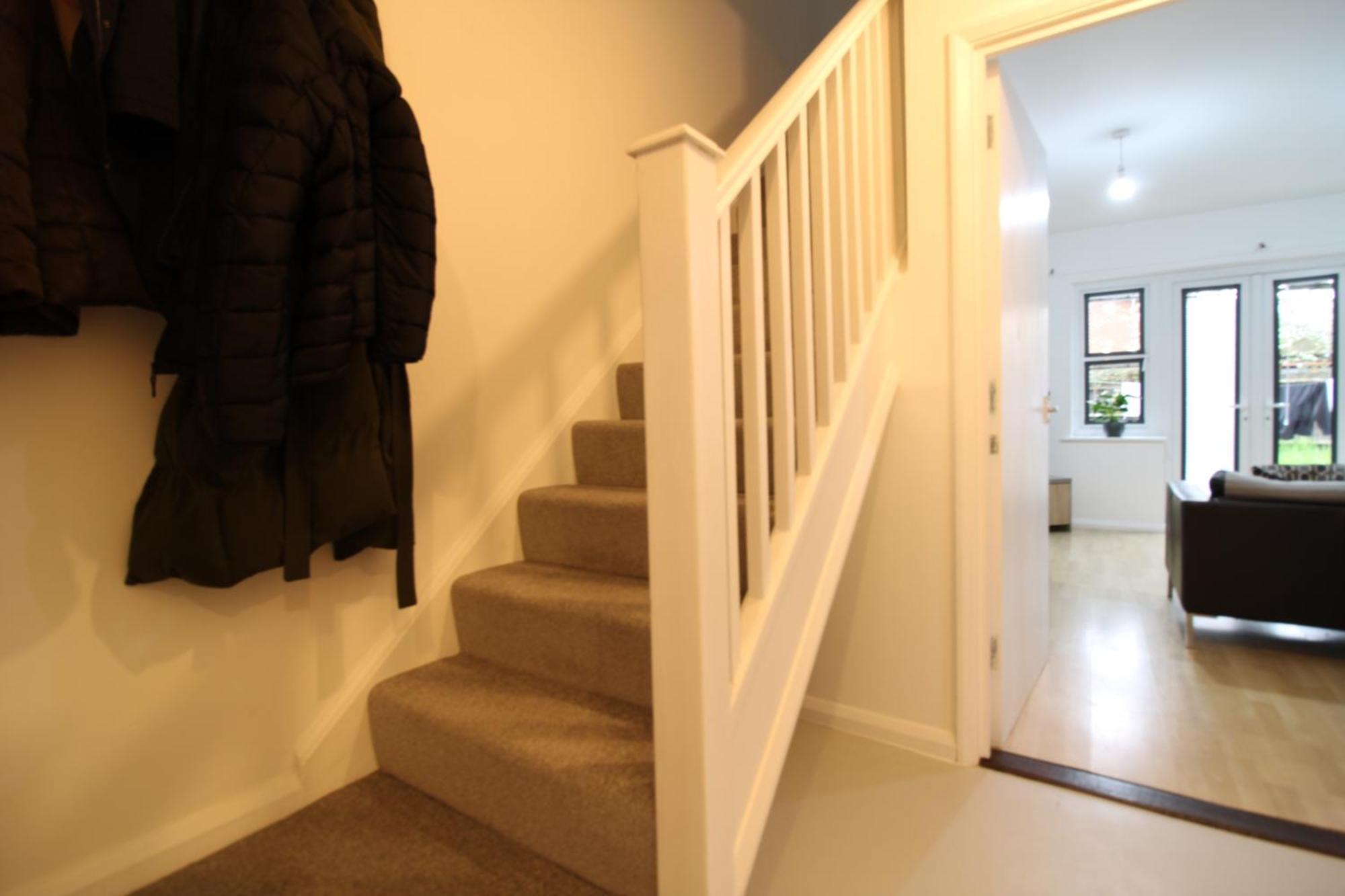 Immaculate Near Nine Elms & Battersea London